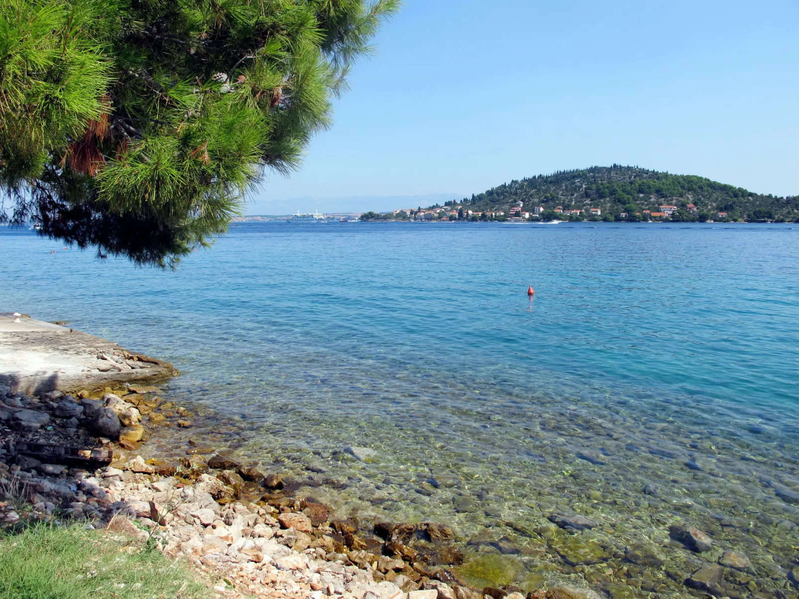 Studio Apartment Varos with shared pool