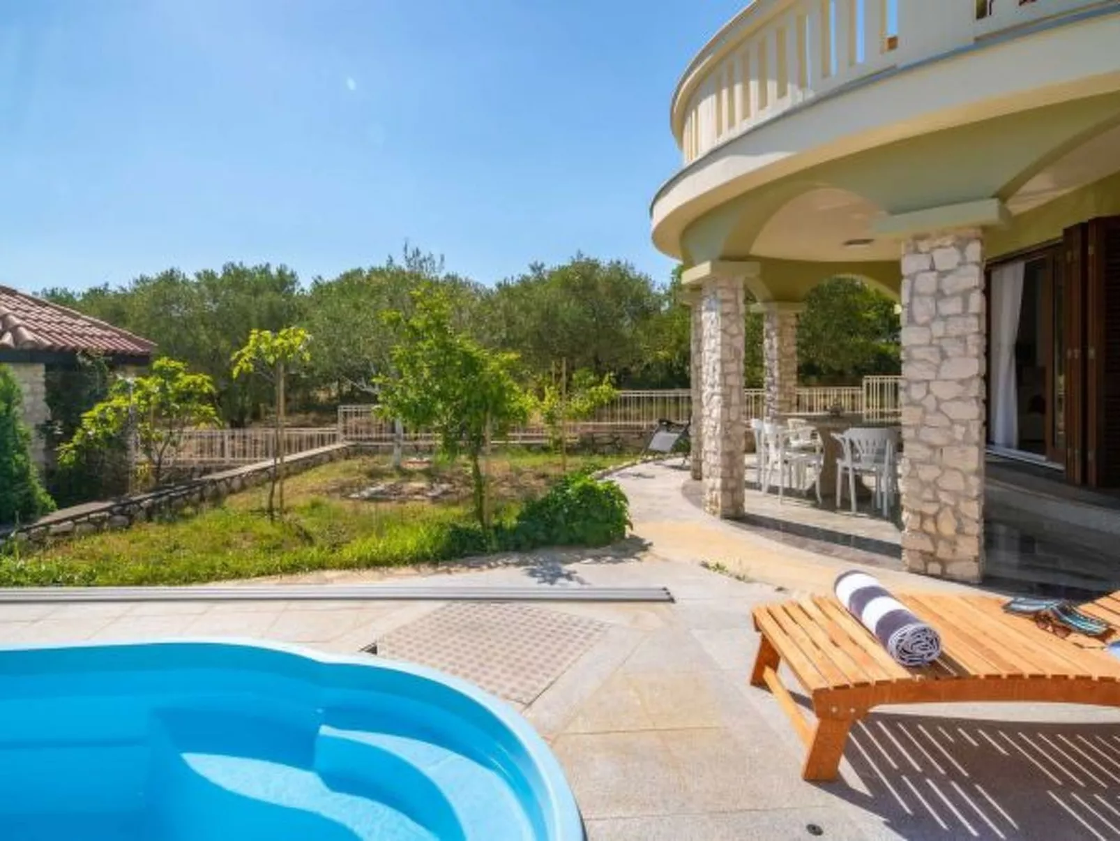 Charming Villa Rea, 8+2 with heated pool