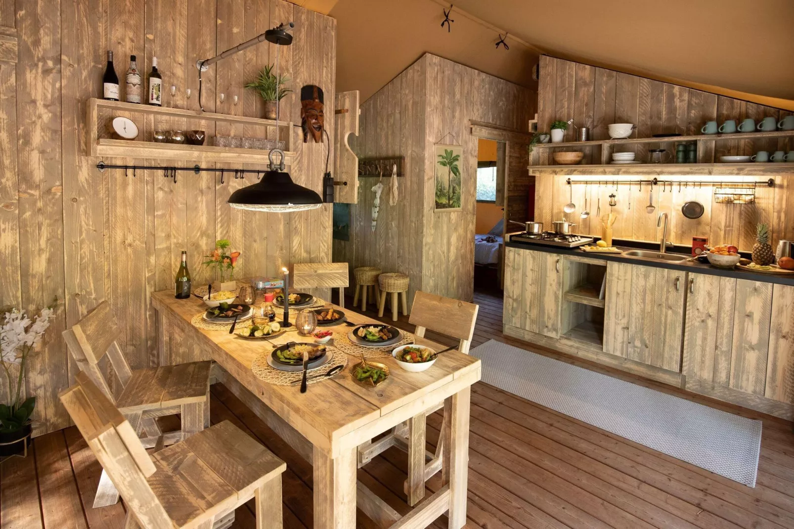 Villavakantiepark IJsselhof 11-Eetkamer