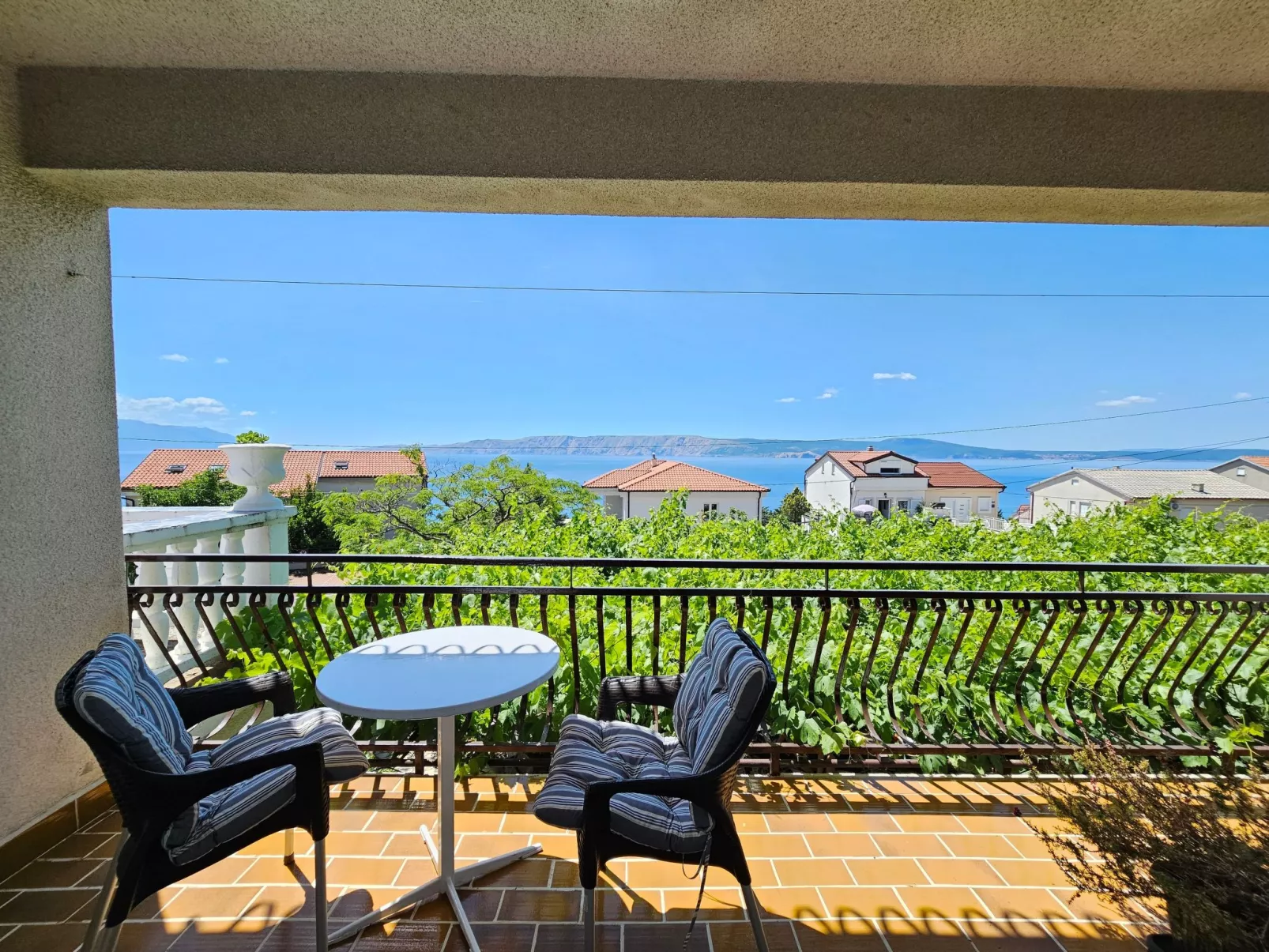 Zimmer für 2-3 Personen mit AC und eigenem Bad