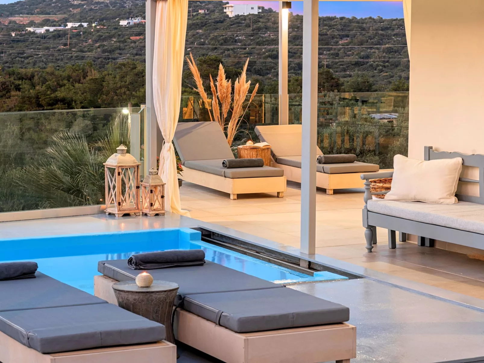 "Olive Green" mit Blick auf das Wasser