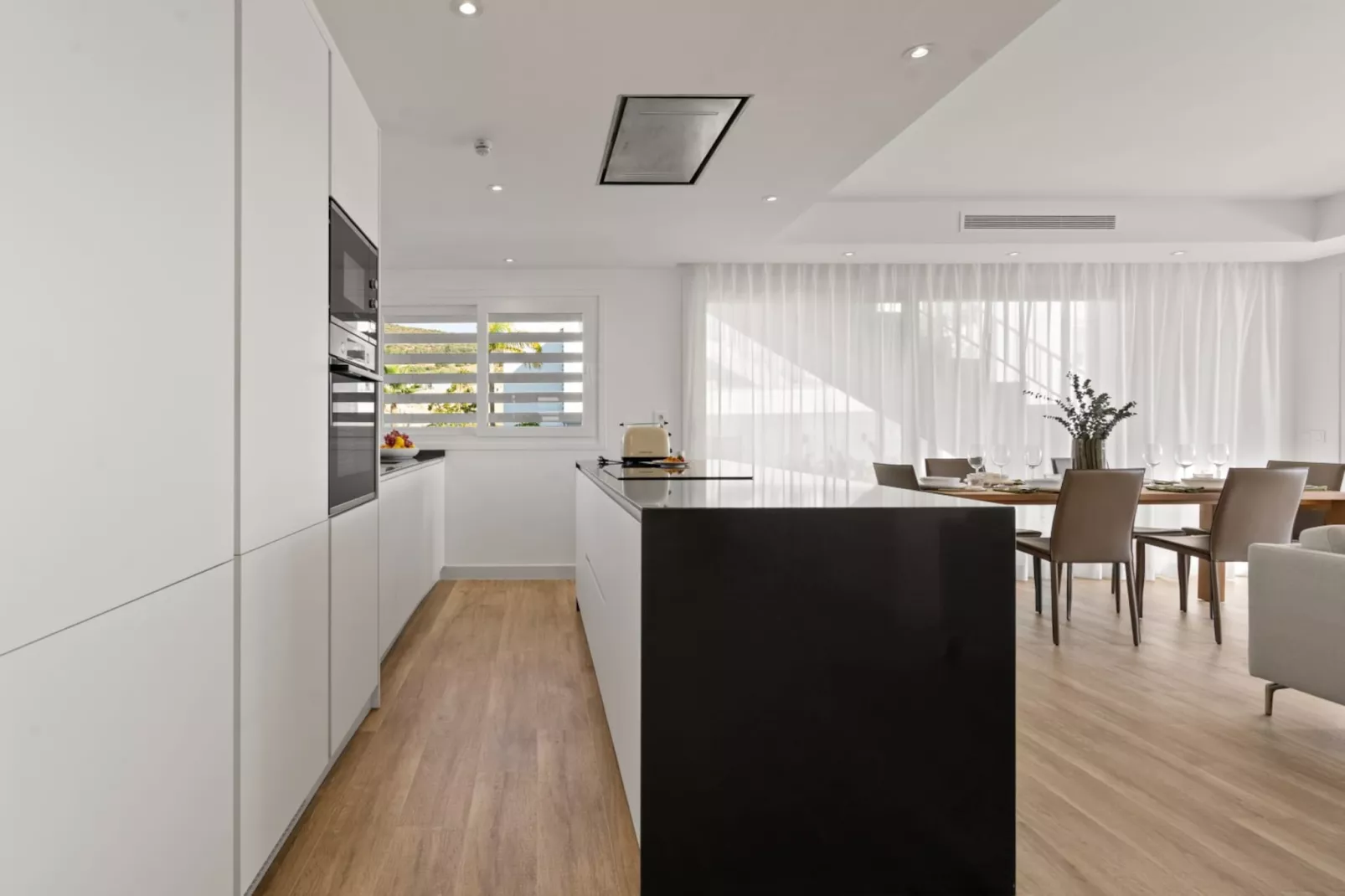 Spacious 2-bed & Solarium ALCAZABA LAGOON (2017)