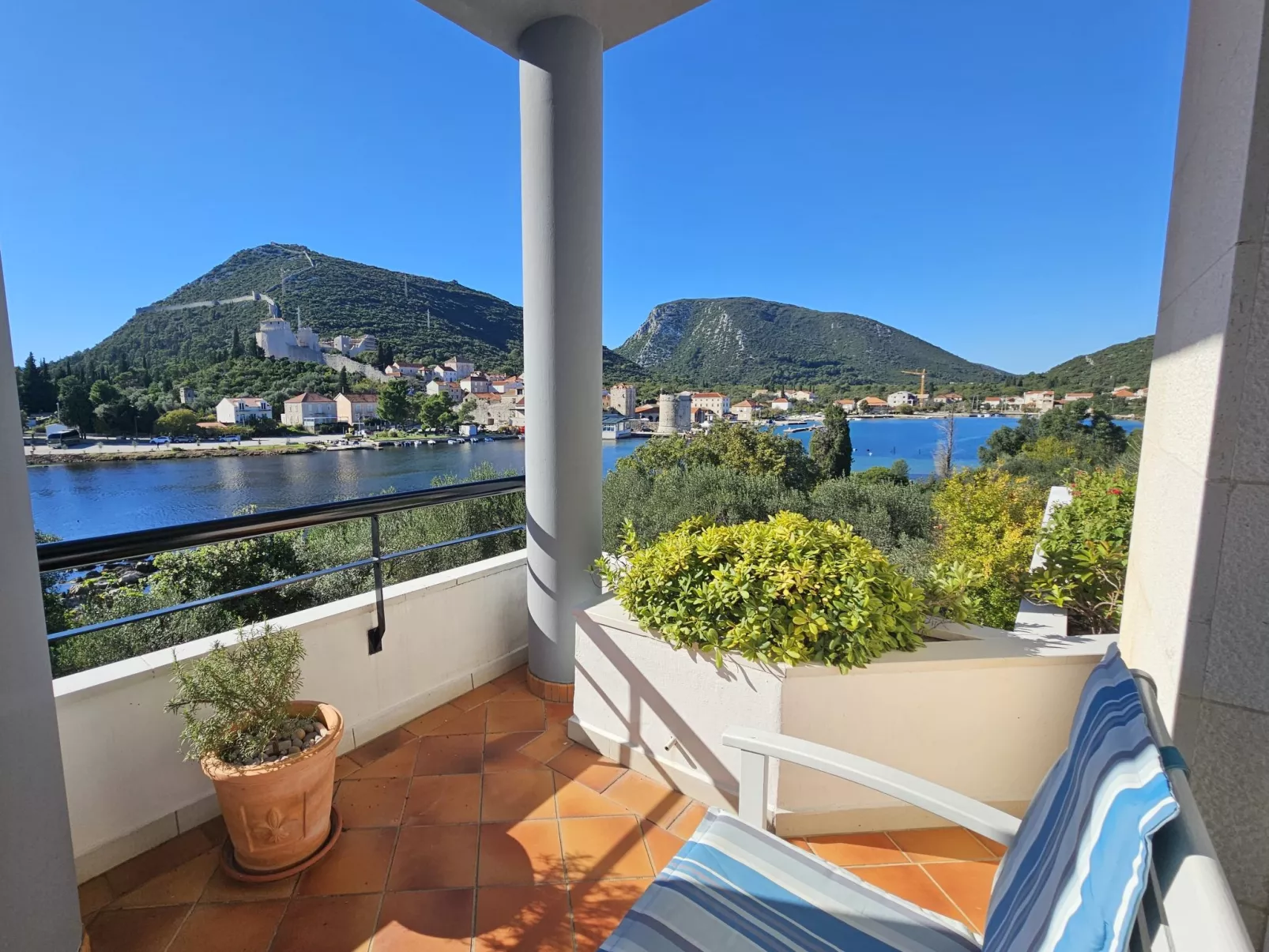 Waterfront Oasis - Buiten