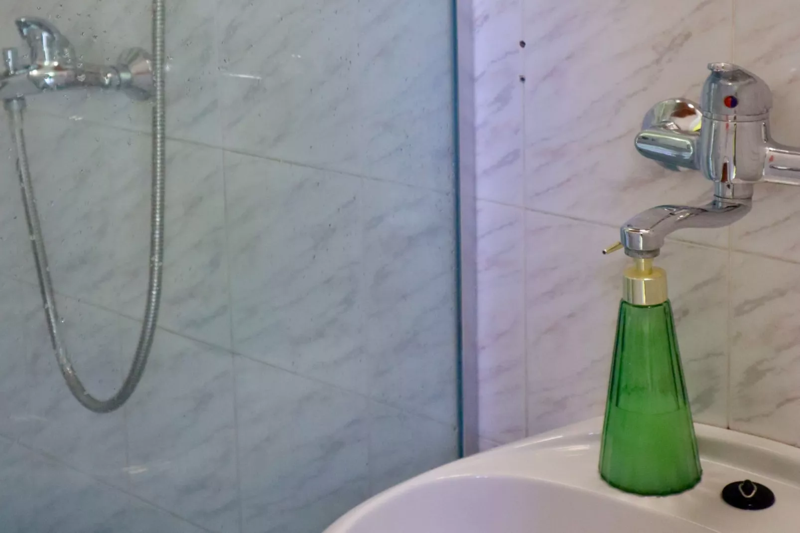 Quardruple Room 1 - Badkamer