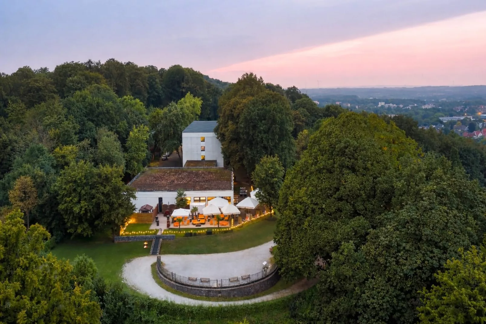 Mercure Hotel - Standard Twin Room - Buitenkant zomer