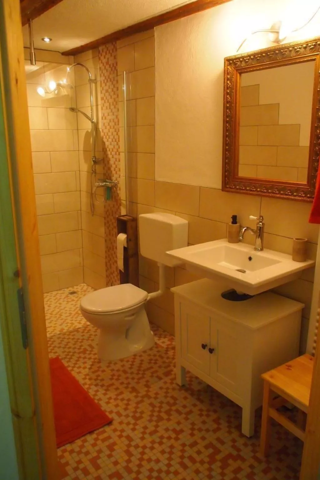 Hübsche 2-Zimmer-Wohnung in umgebauten Bauernhaus