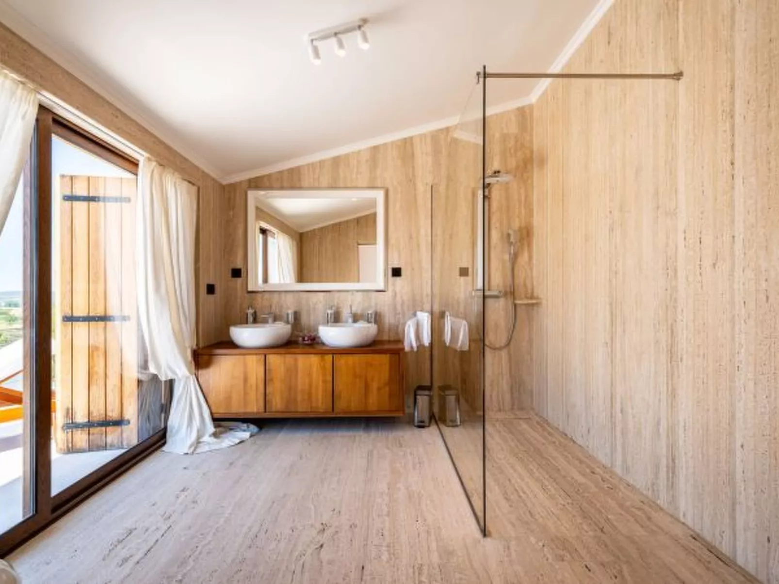 Villa Nena with heated pool, jacuzzi and sauna