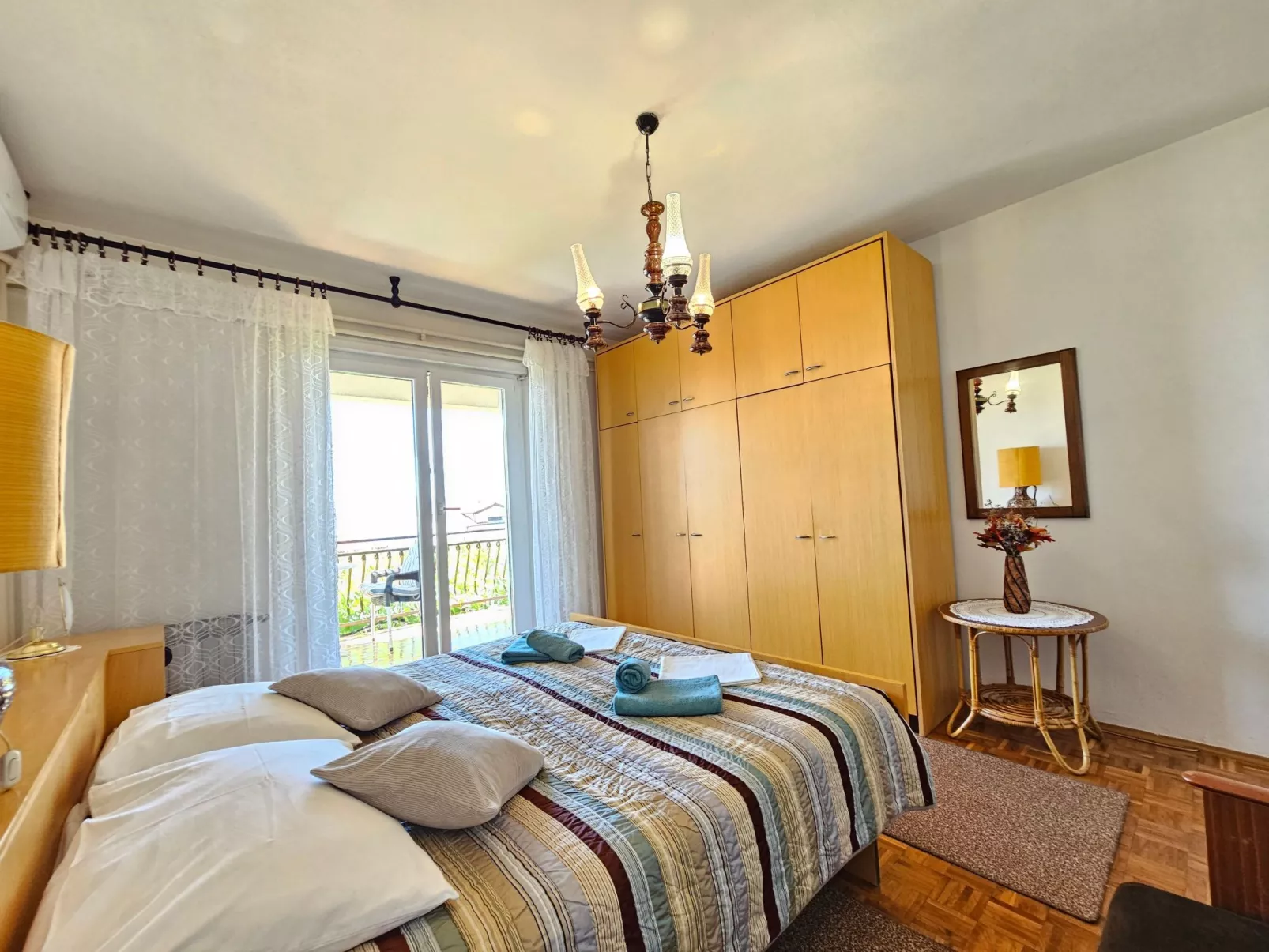 Zimmer für 2-3 Personen mit AC und eigenem Bad