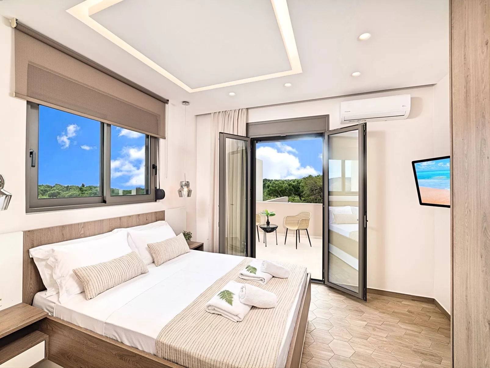 Villa "Minoas Grand" mit Blick auf das Wasser