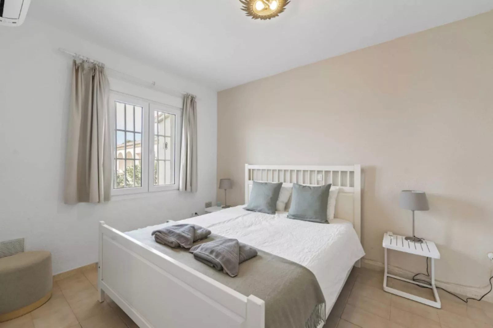 1100 - BEACH FRONT VILLA