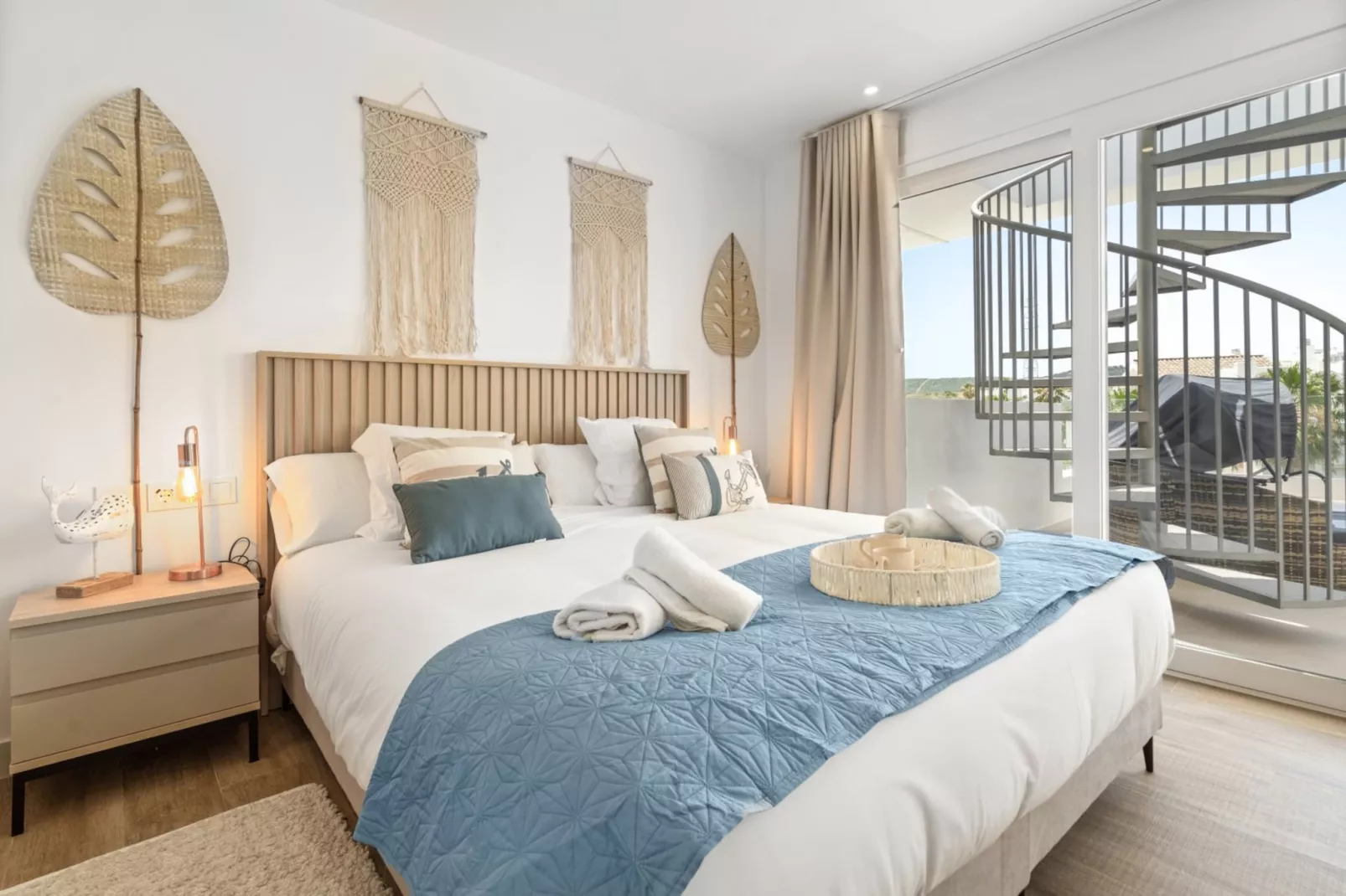 Modern 3-pax Apt & Solarium ALCAZABA LAGOON (2023)