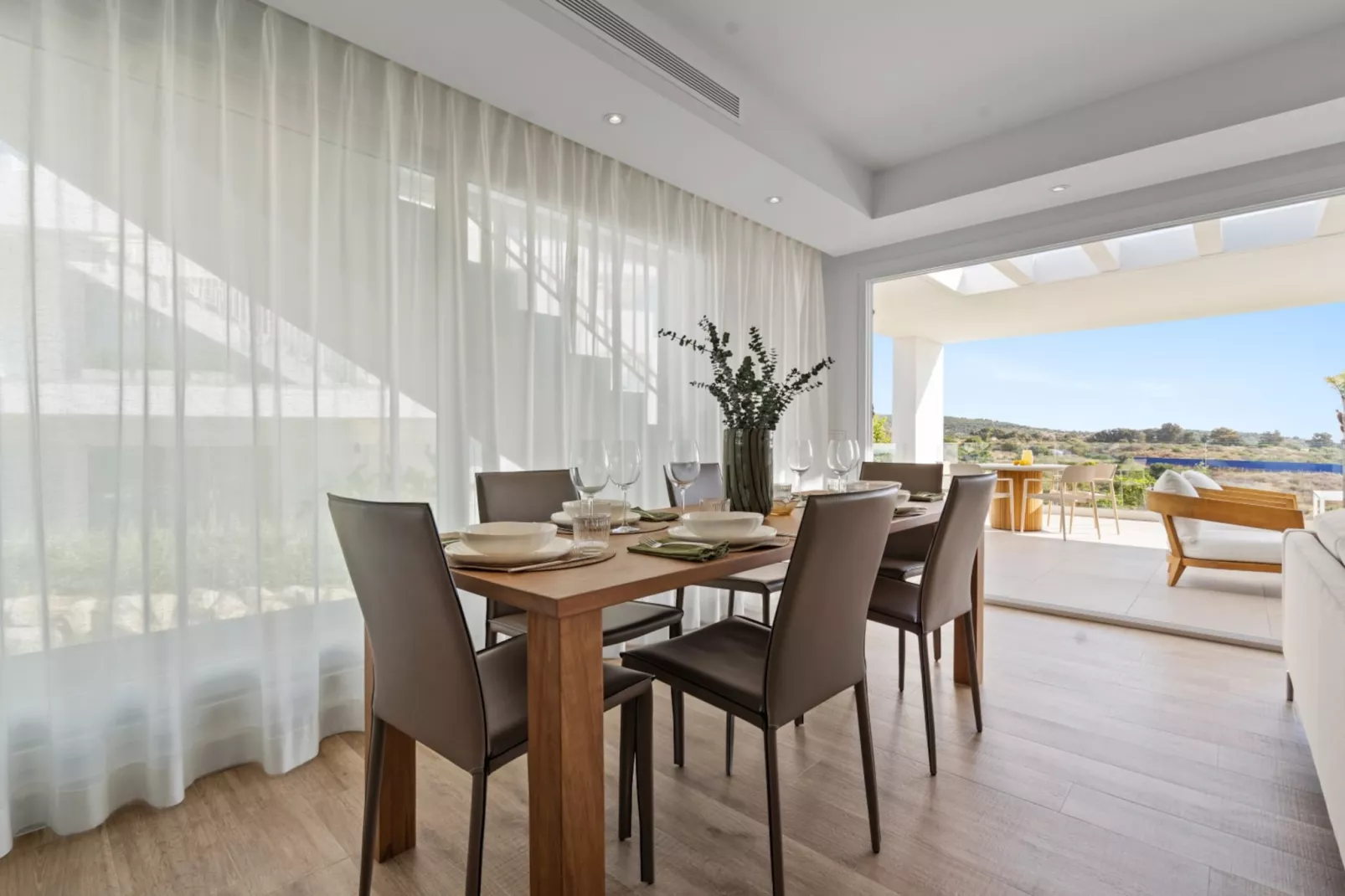 Spacious 2-bed & Solarium ALCAZABA LAGOON (2017)