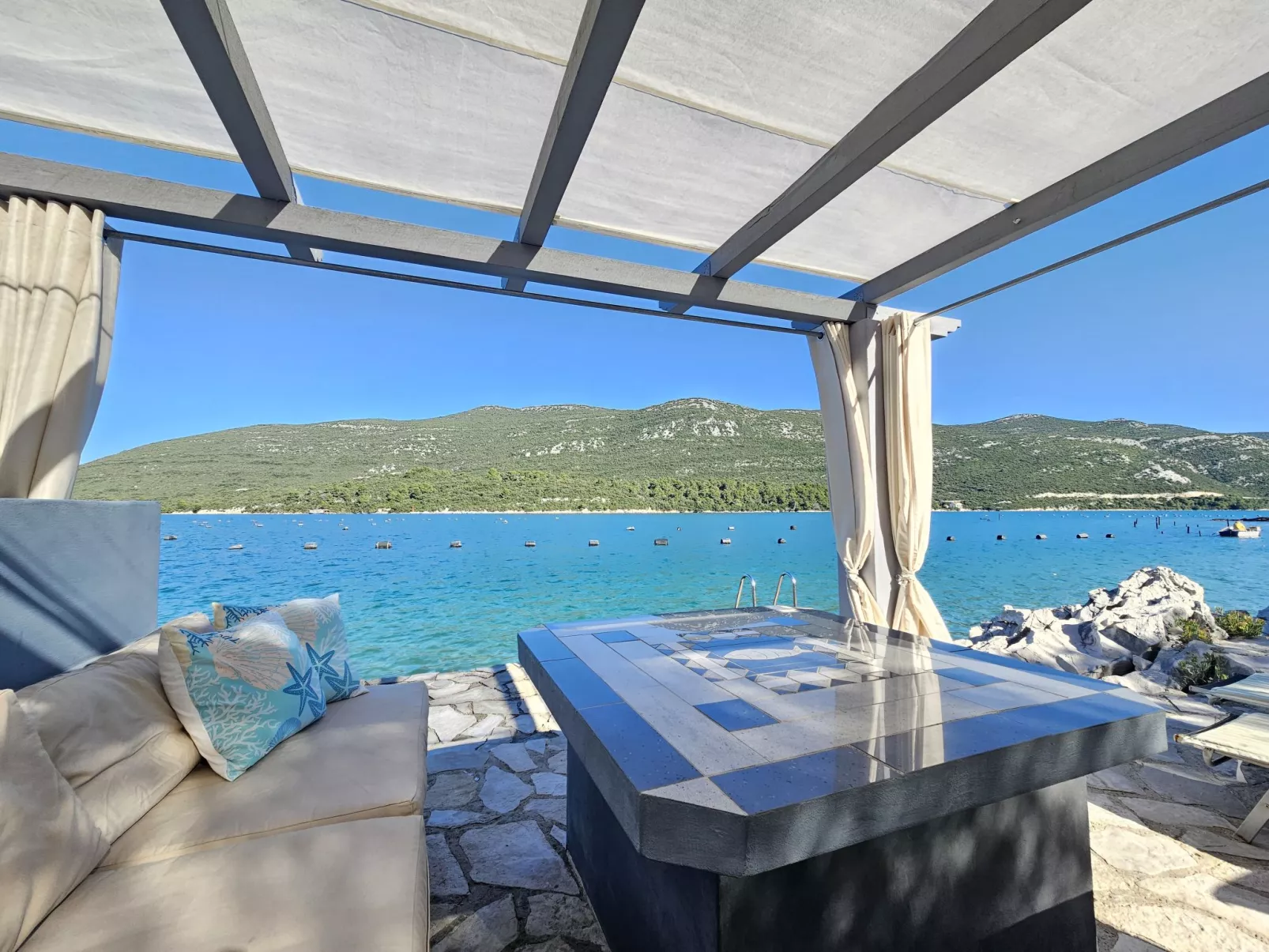 Waterfront Oasis - Buiten