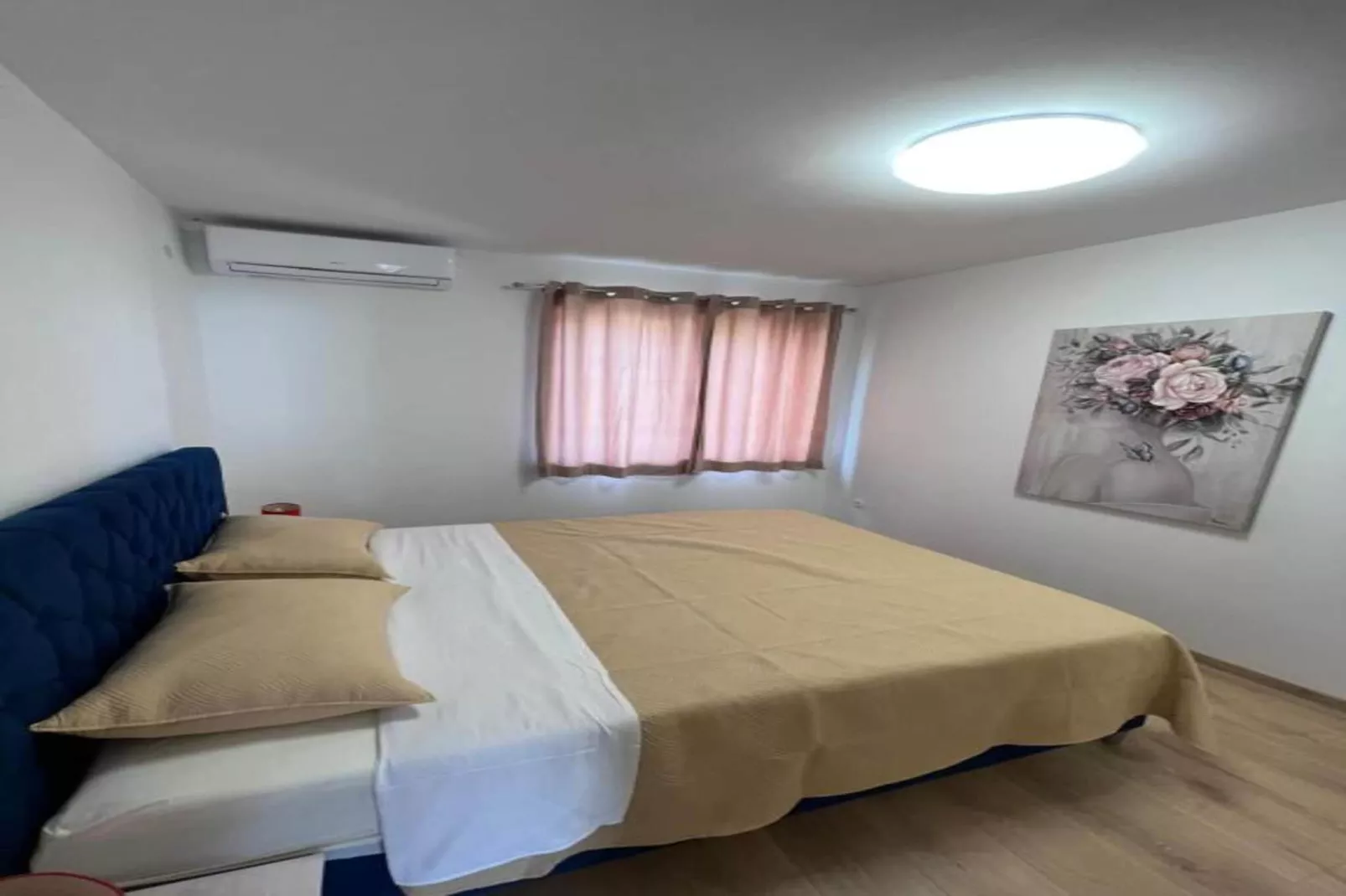 Four-Bedroom Apartment With Sea View - Badkamer