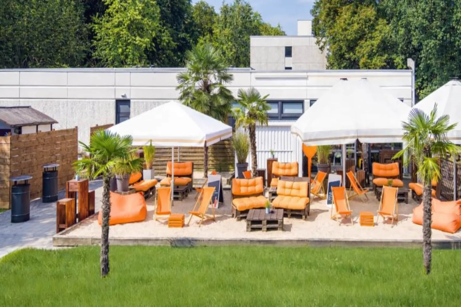 Mercure Hotel - Standard King Room - Buitenkant zomer