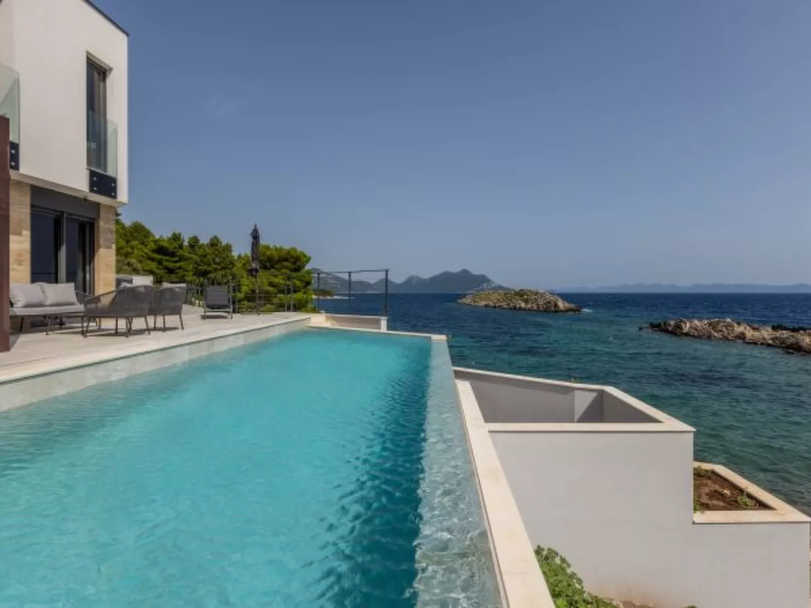 Beachfront villa Mare with seaview and pool - Buiten