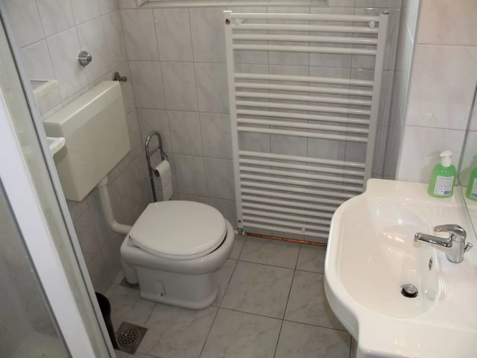 Erdgeschoss Doppelbettzimmer 25m² mit geräumiger Terrasse und Meerblick Villa M - Image-tags.info