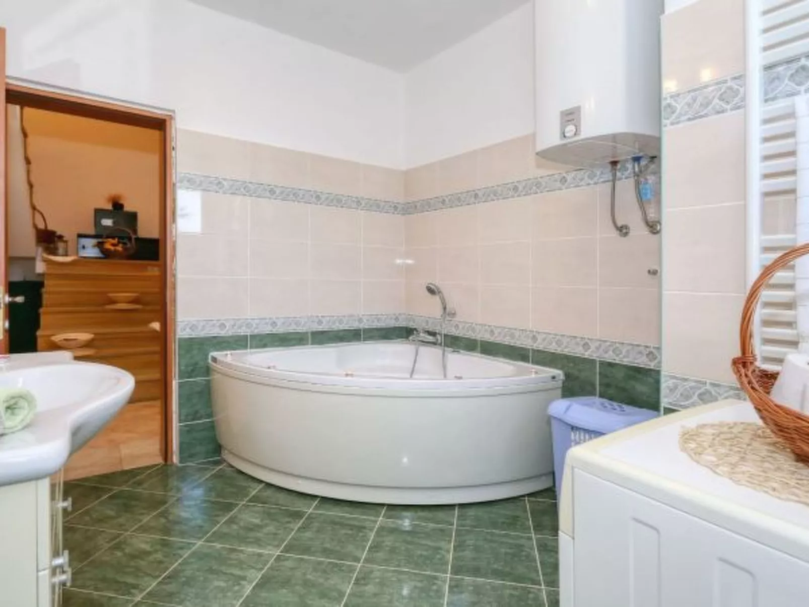 Villa Ana with large pool - Image-tags.info