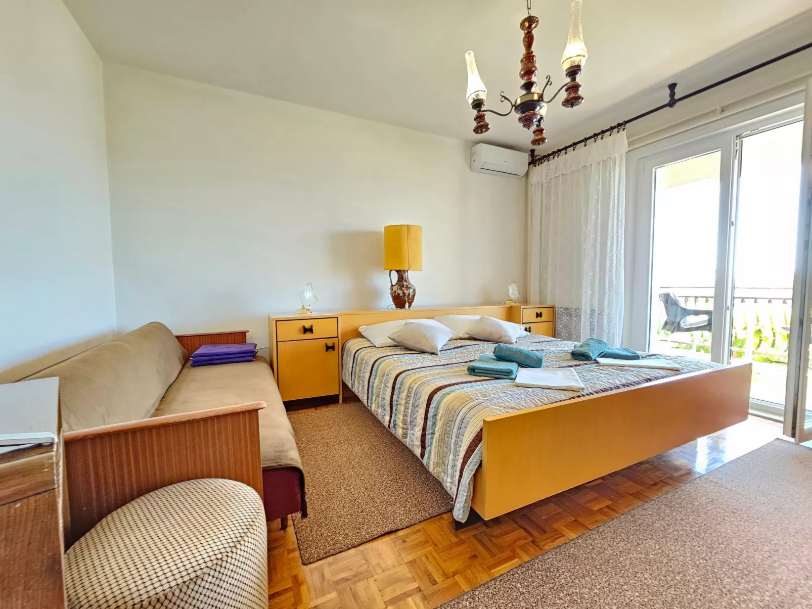 Zimmer für 2-3 Personen mit AC und eigenem Bad - Binnen