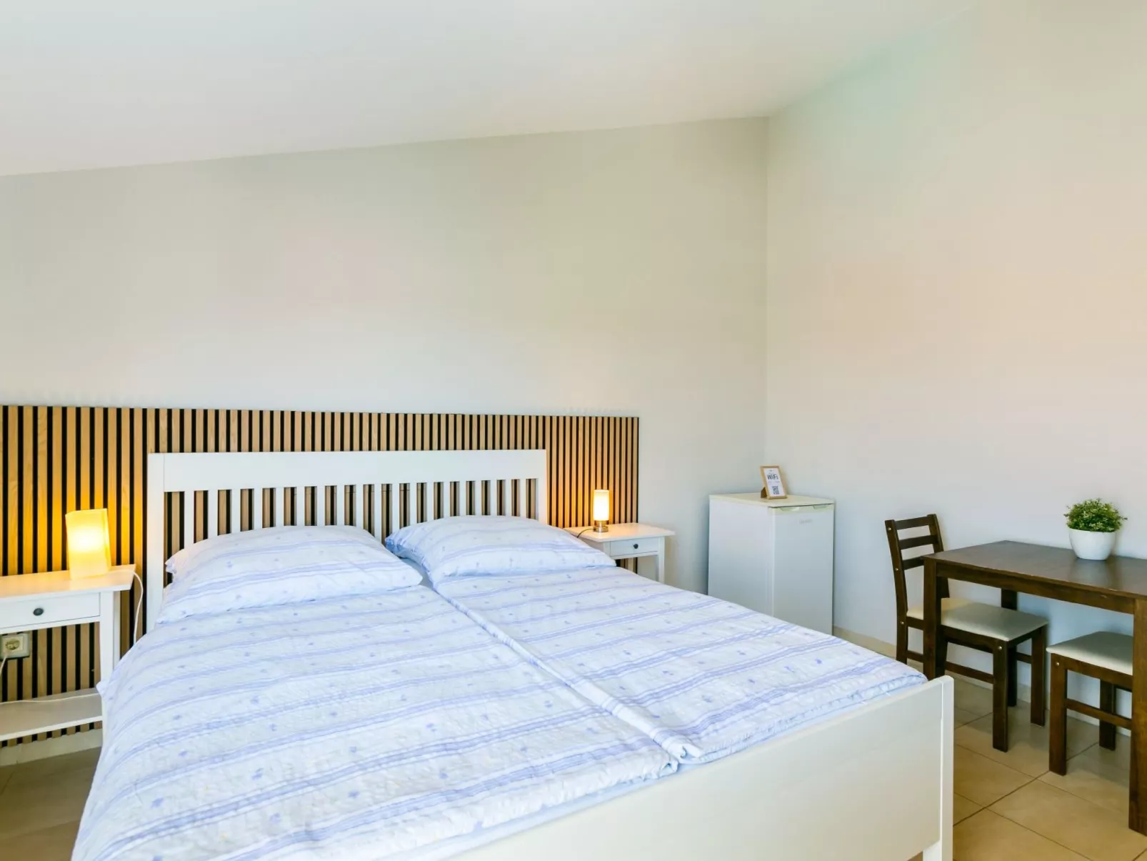 Gästezimmer mit Balkon - Binnen