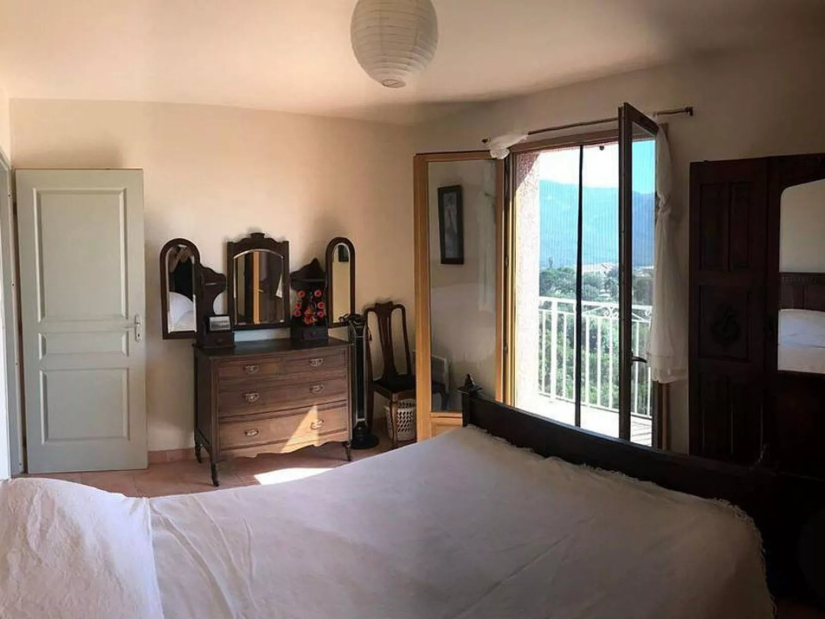 Haus in der Nähe von Meer und Bergen, atemberaubende Aussicht. - Binnen