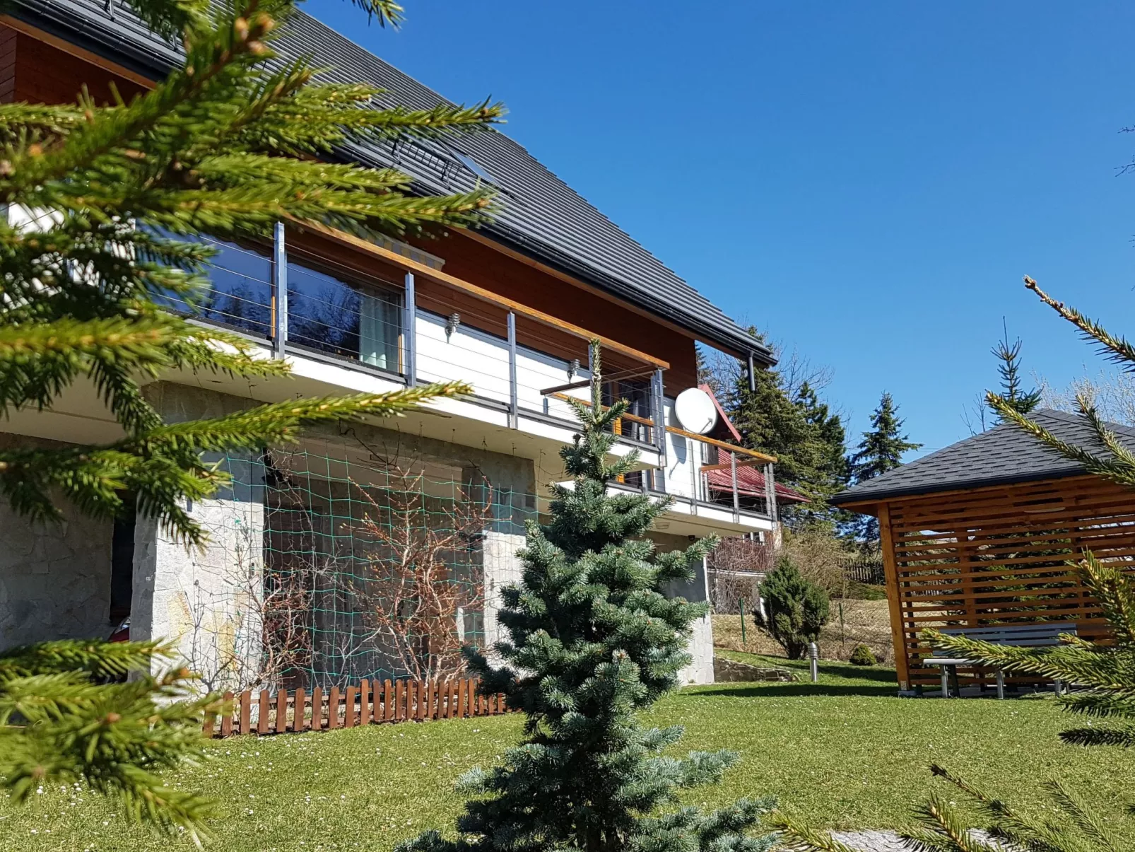 In den Bergen, Villa mit Panoramaterrasse - Image-tags.info