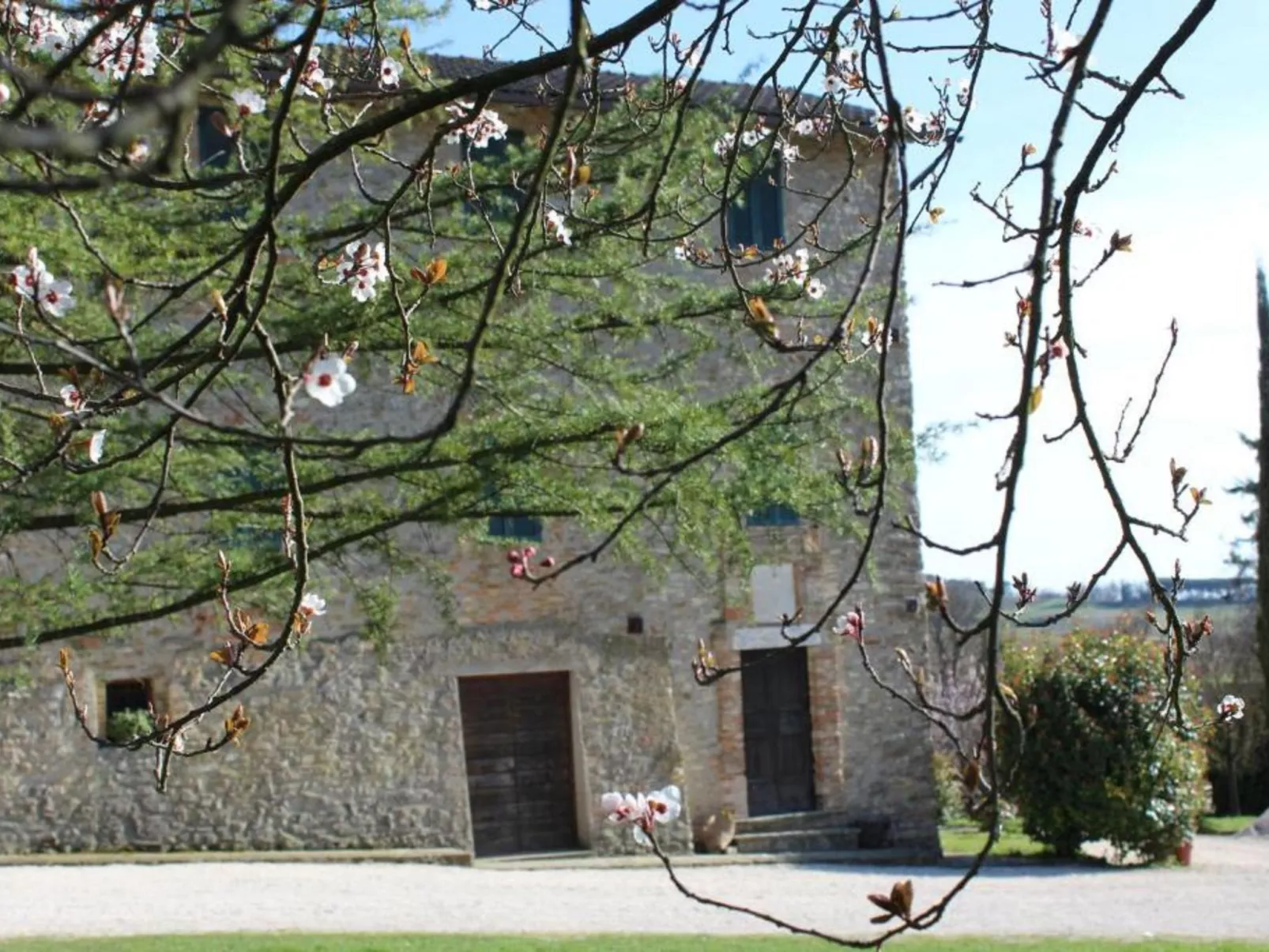 Rustikale Eleganz mit Blick auf die umbrische La - Buiten