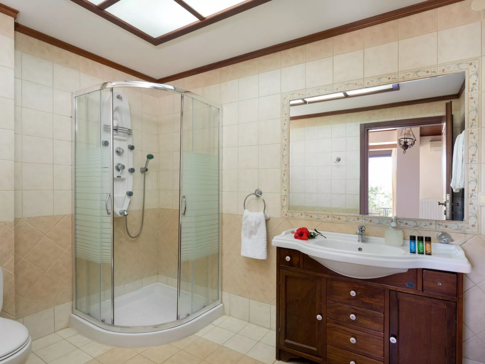 Familienvilla mit Pool, Billard und Grillplatz - Image-tags.info