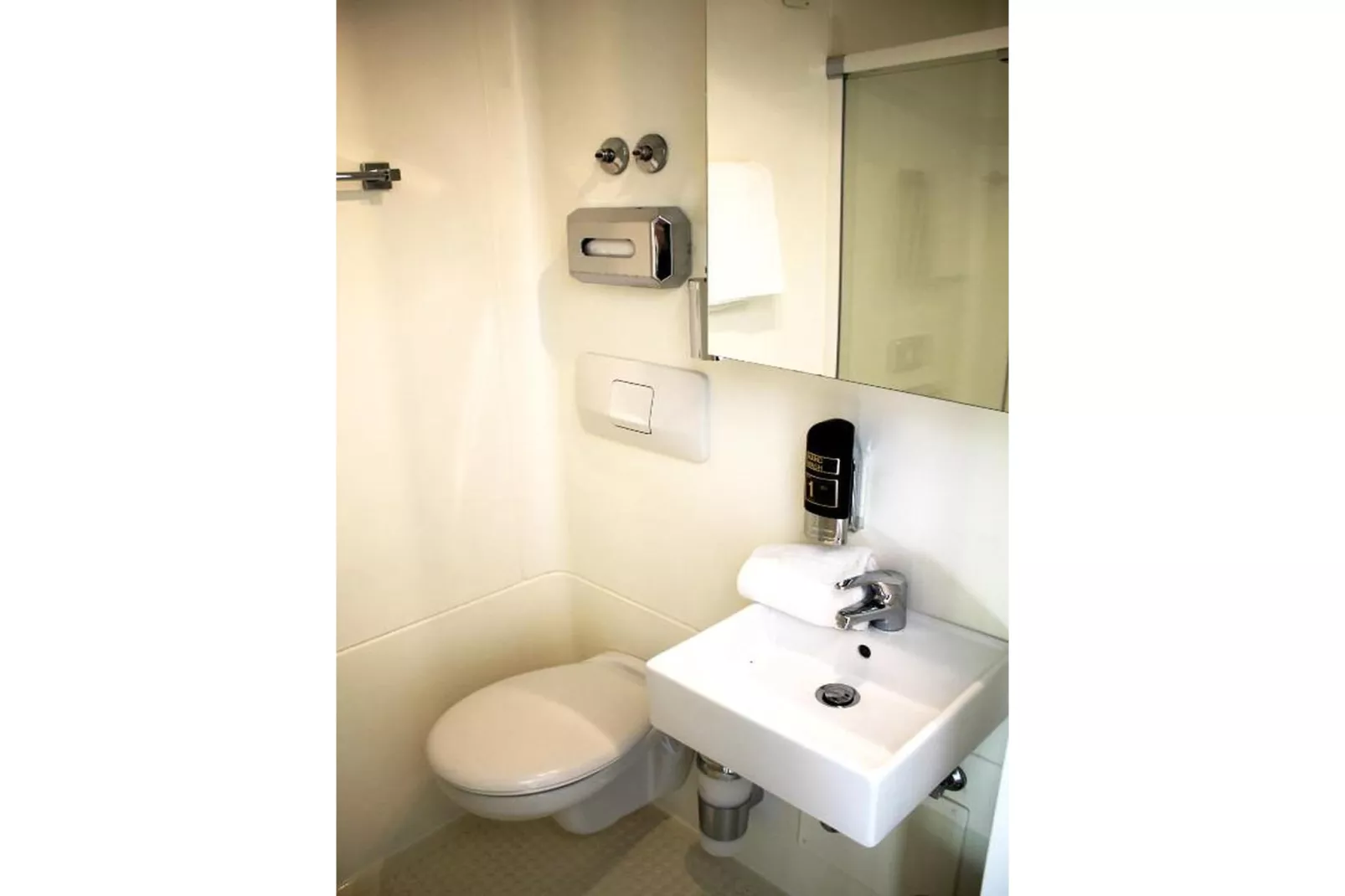 Budget Double Room - Badkamer