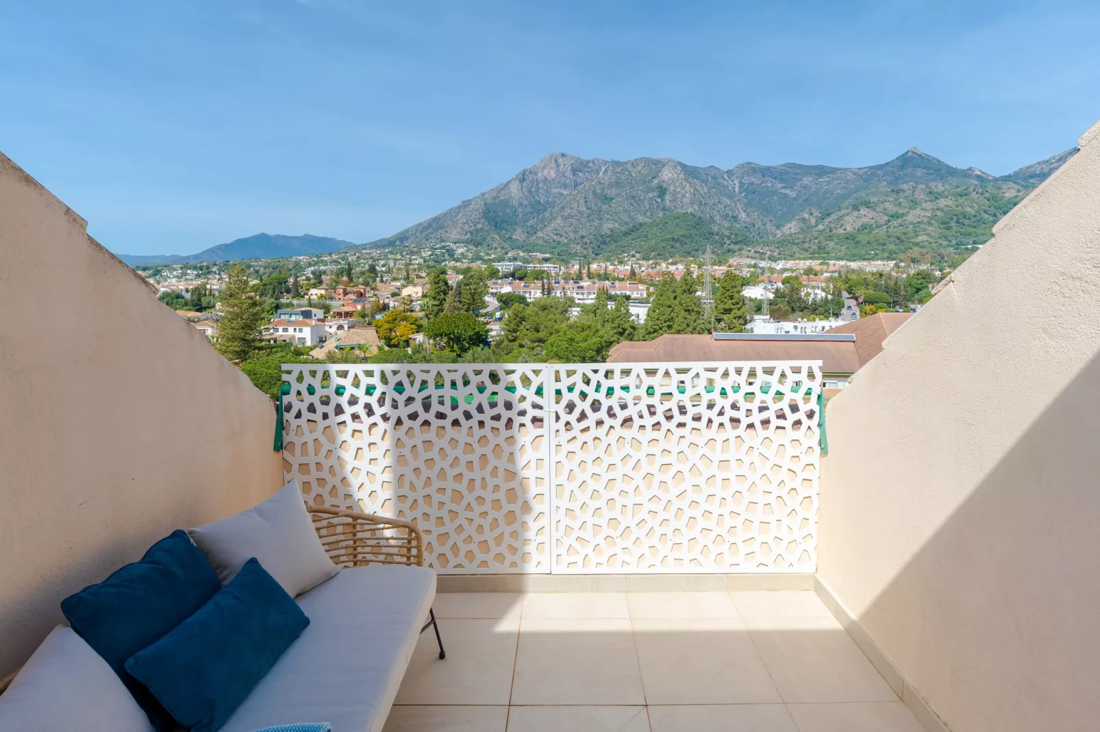Penthouse in City Centre Marbella with Jacuzzi* - Terrasbalkon