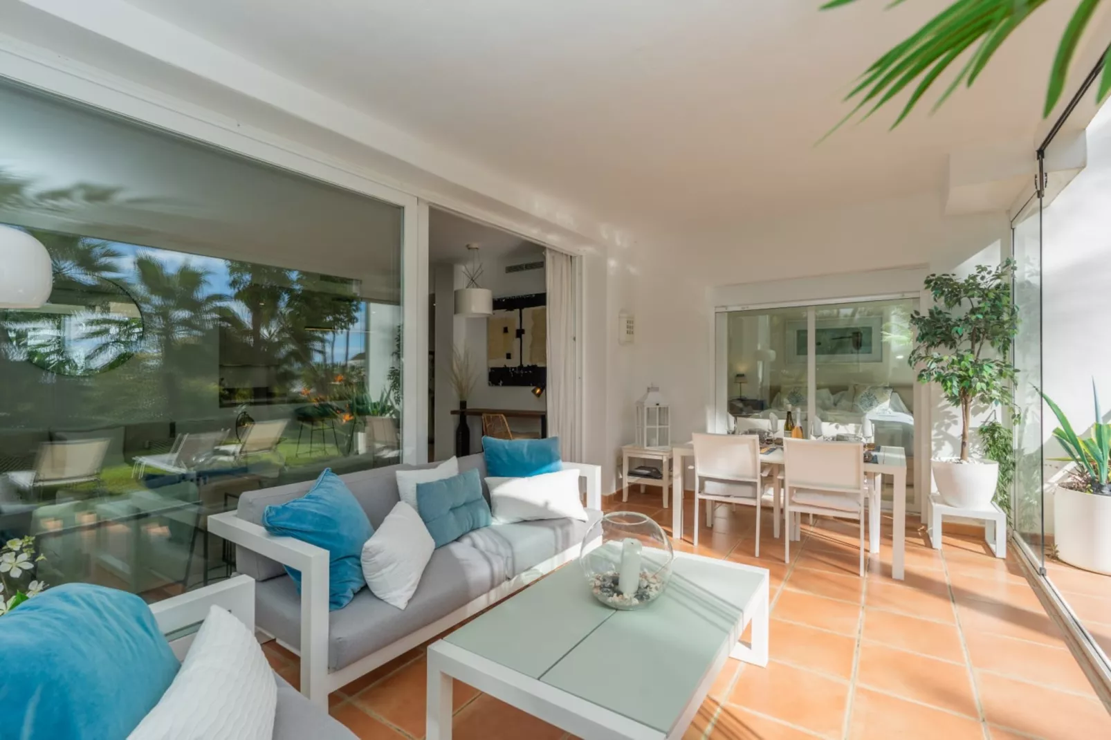Charming 2-Bed Retreat Alcazaba Lagoon (304) - Terrasbalkon