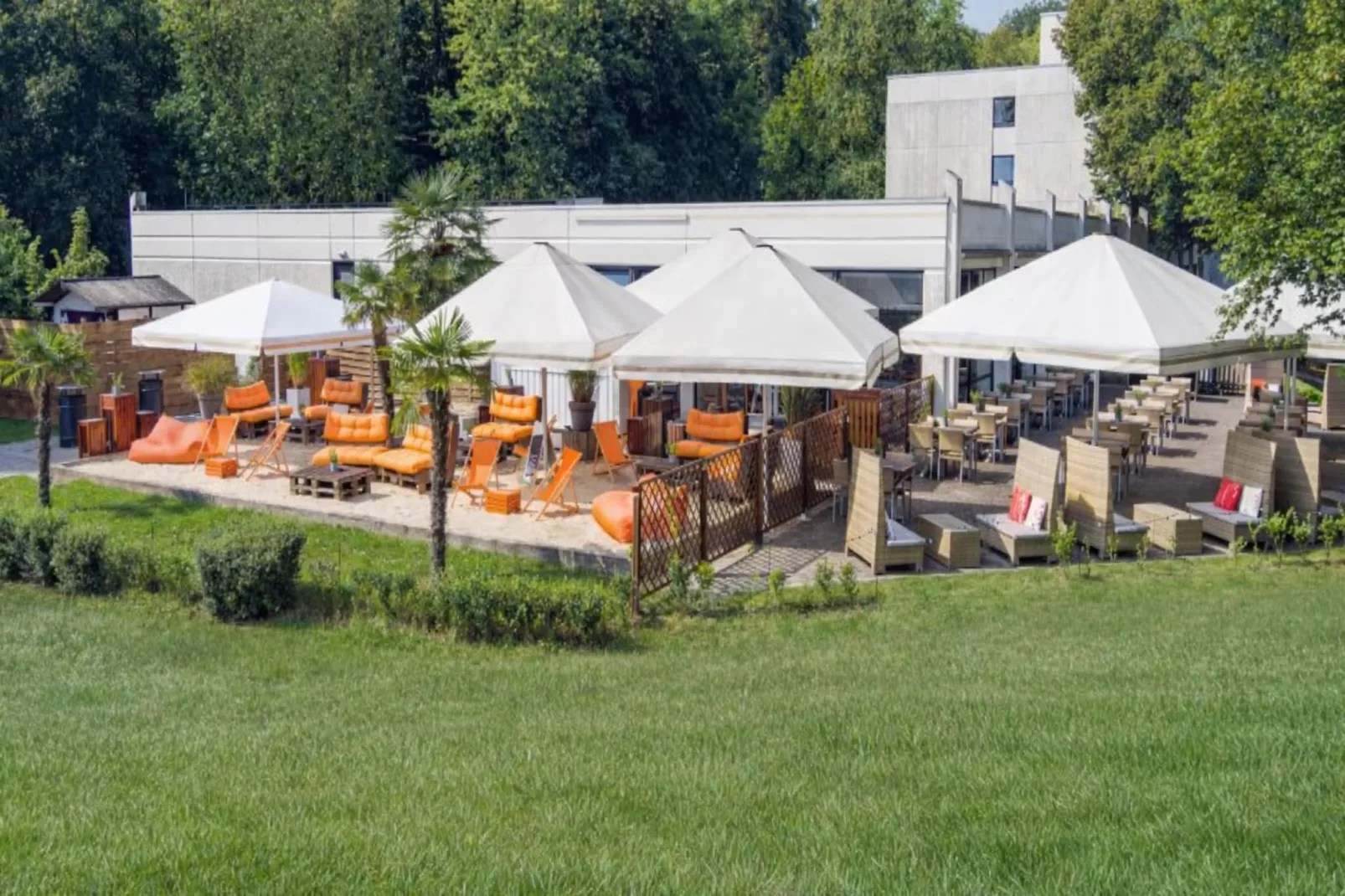 Mercure Hotel - Standard Twin Room - Buitenkant zomer