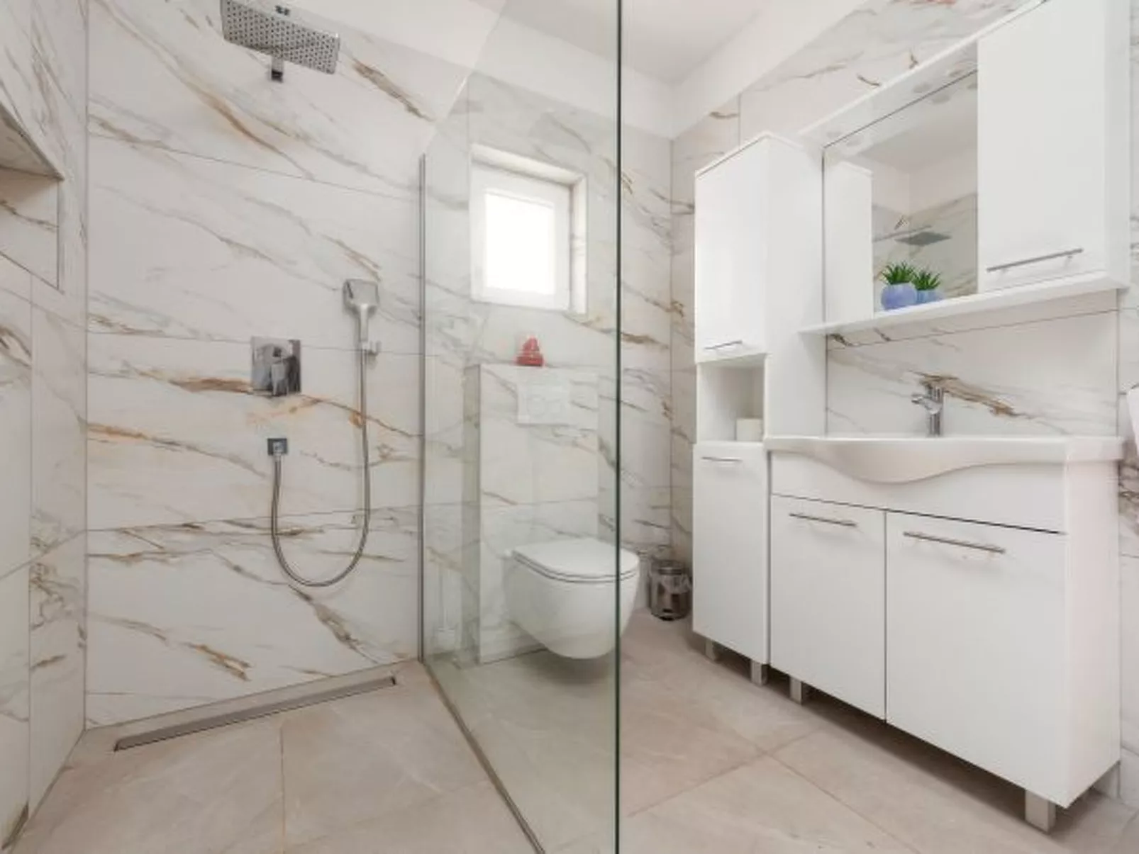 Holiday House Laetitia with pool - Image-tags.info