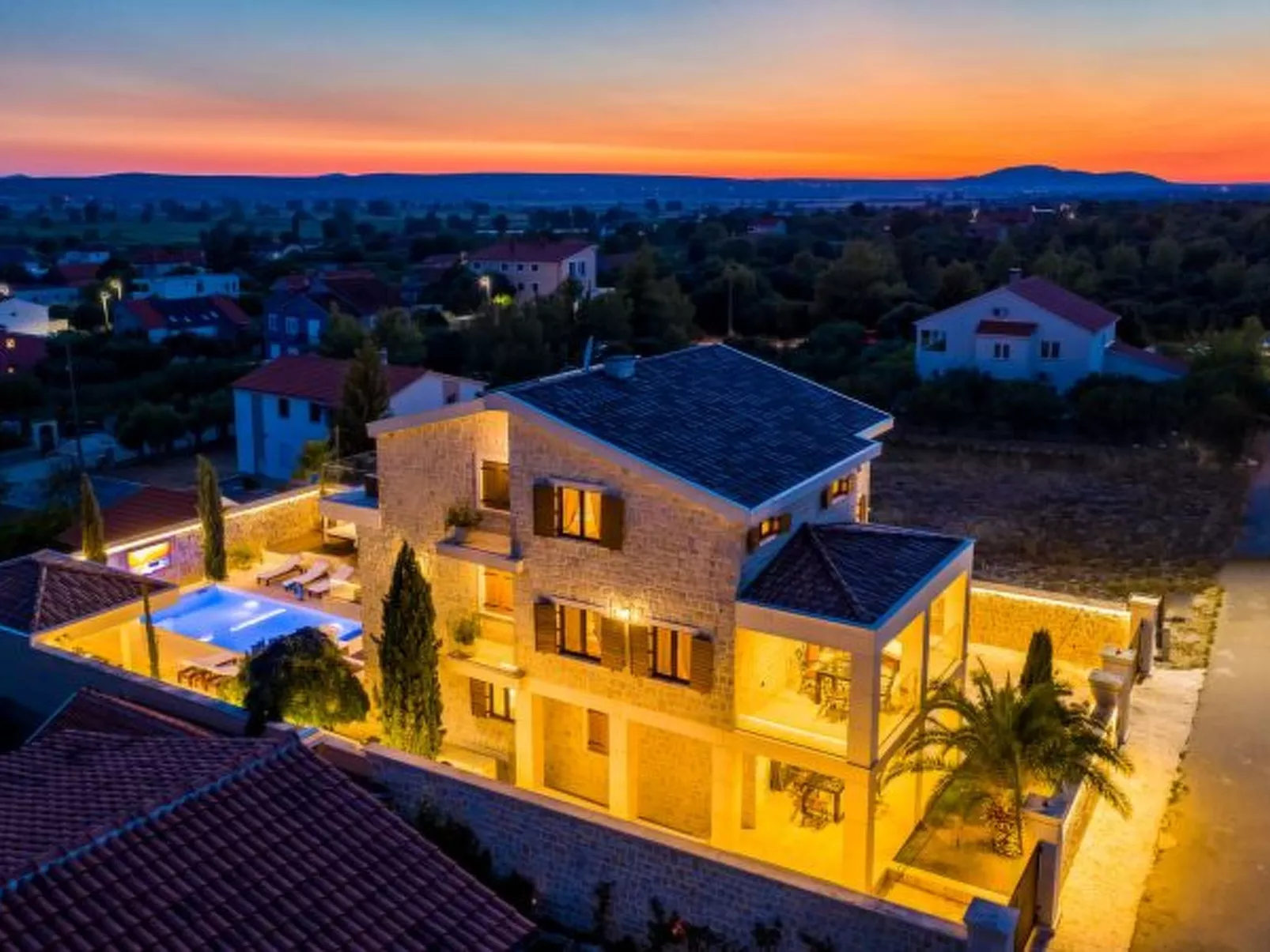 Villa Nena with heated pool, jacuzzi and sauna - Image-tags.info