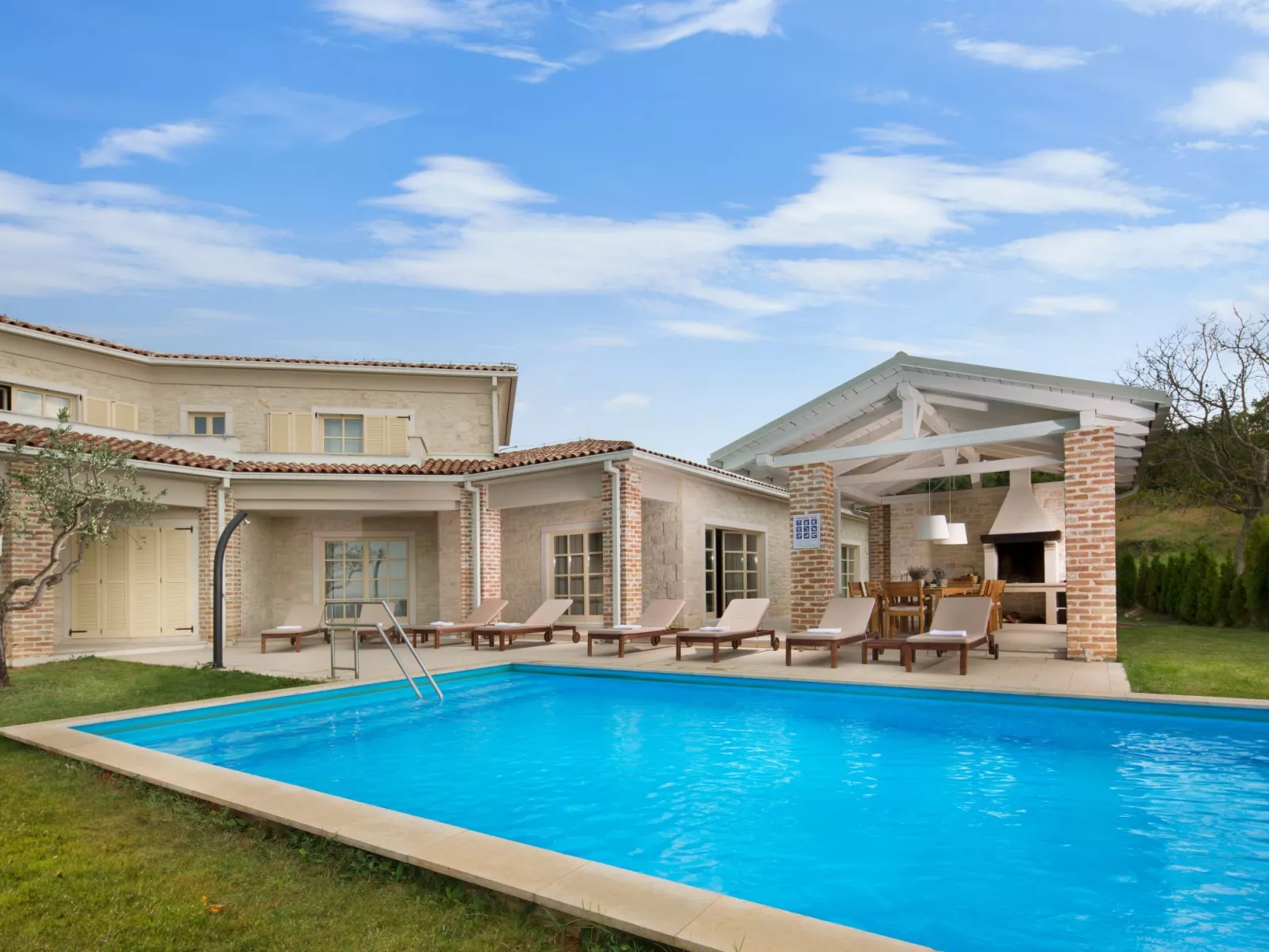 Villa "Star" mit Whirlpool - Buiten