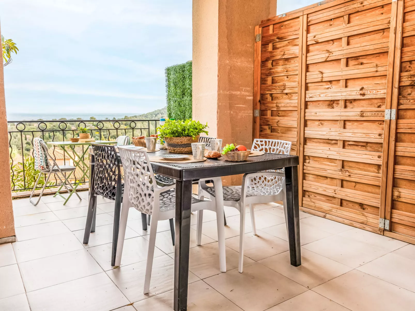 J6 174 L'Esquinade - Buiten