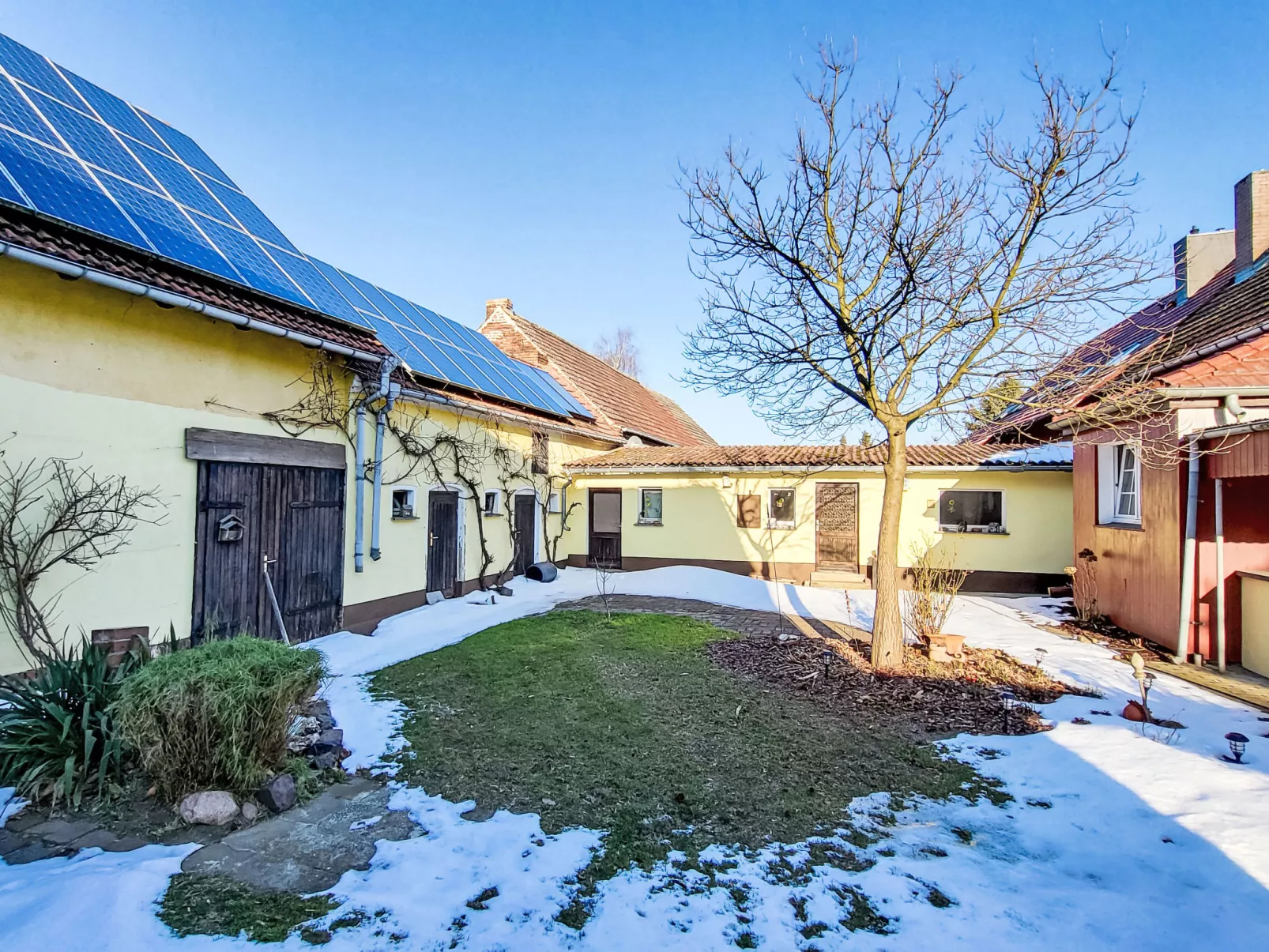 Mit großem eingezäunten Garten - Buiten