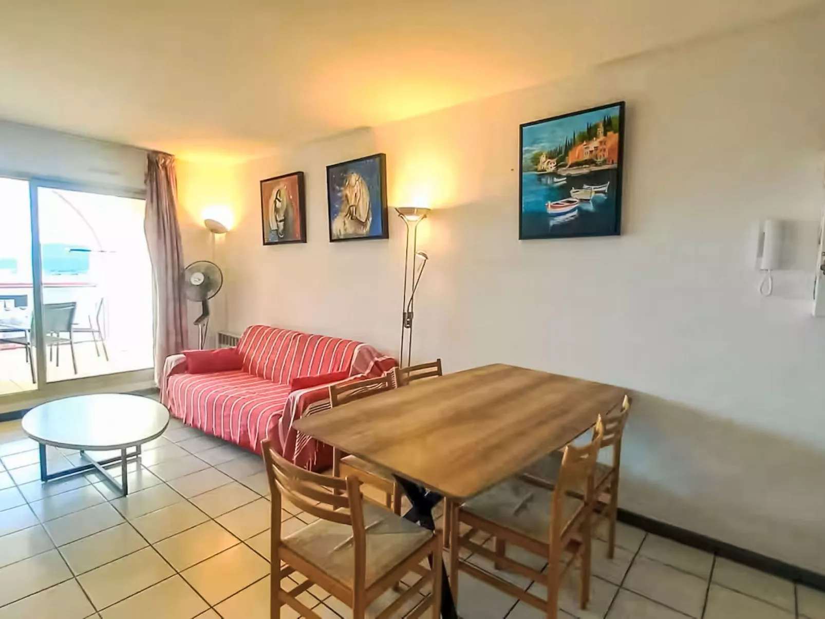 Les Mandariniers - Binnen