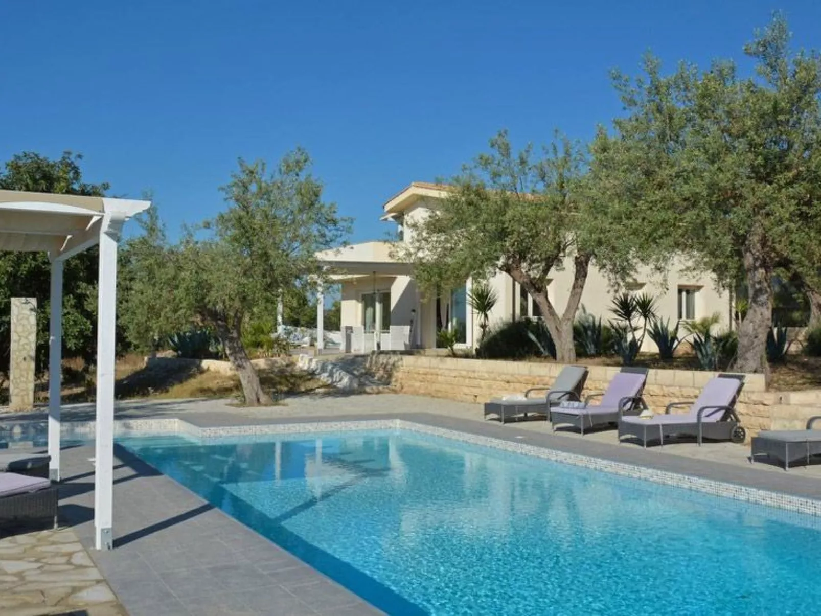 Moderne Ferienvilla bei Noto mit Meerblick und privatem Pool - Buiten