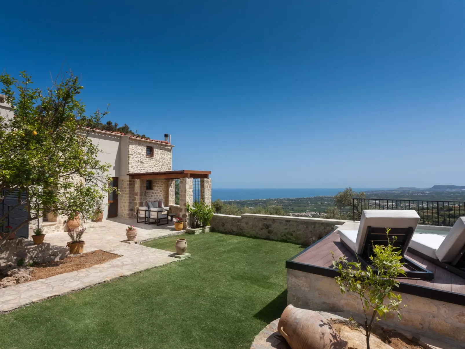 Ali Vafi's Villa - Beheizter Jacuzzi und Innenpool - Buiten