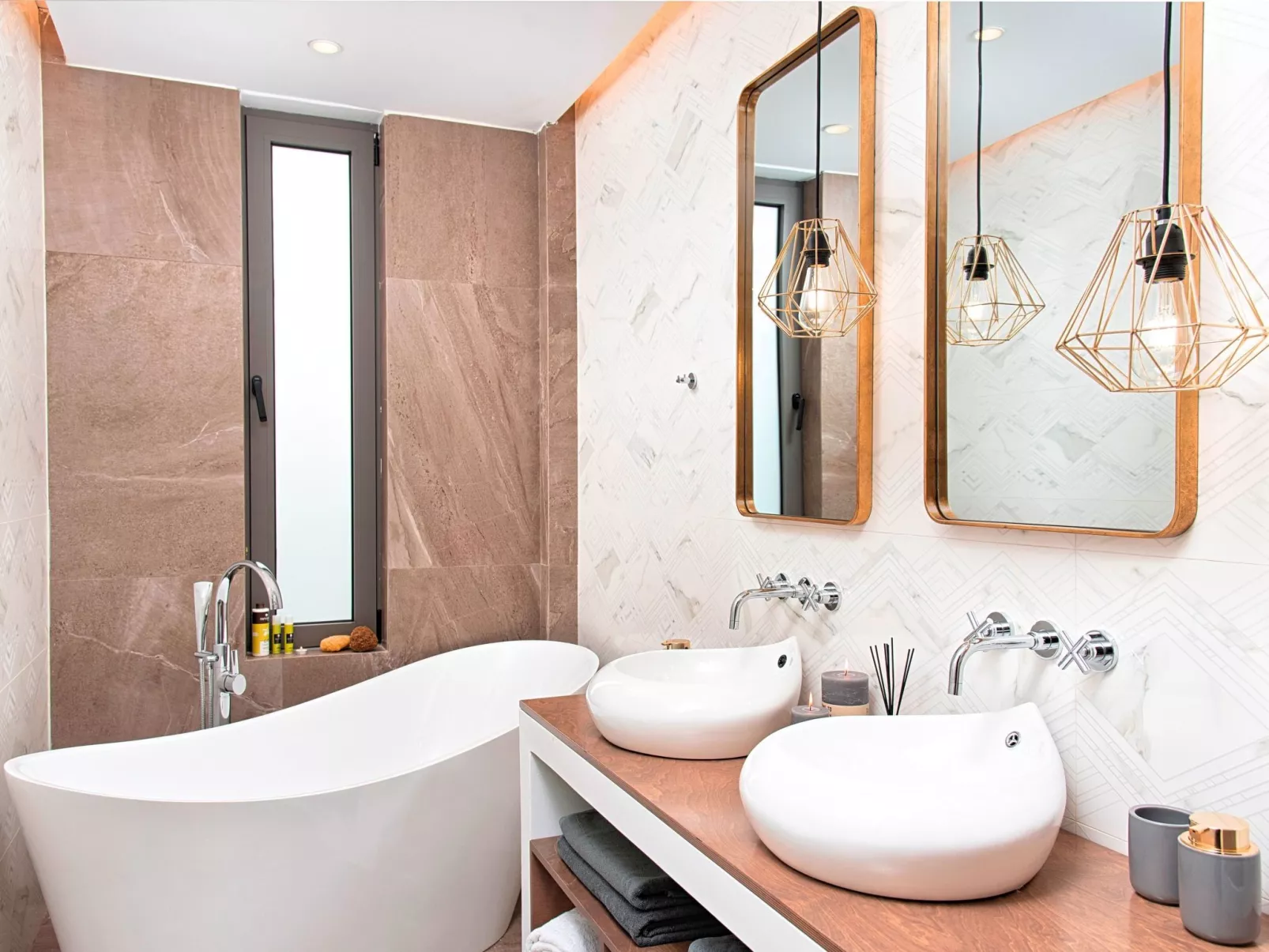 Villa "Minoas Grand" mit Blick auf das Wasser - Binnen