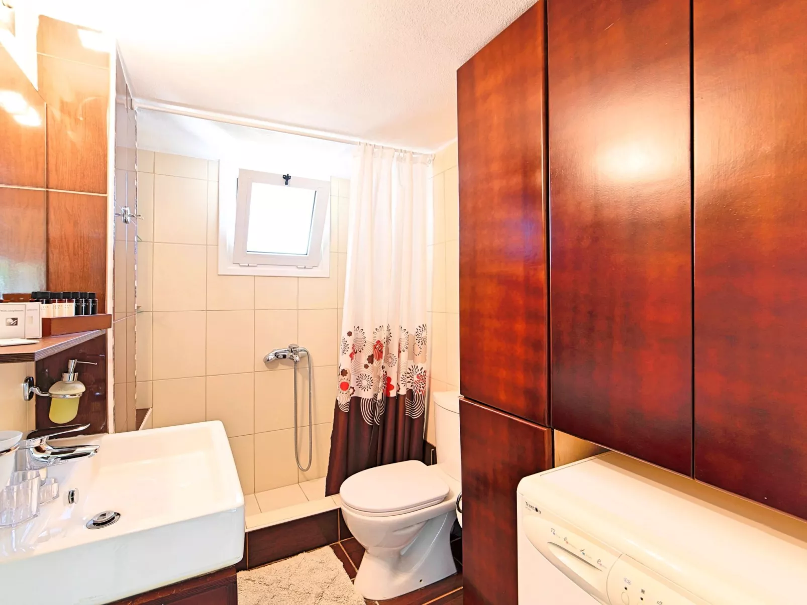 "Olive Green" mit Blick auf das Wasser - Image-tags.info