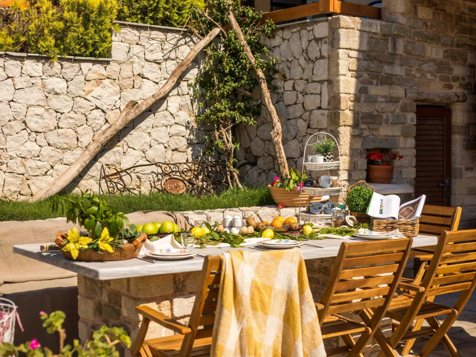 Emarmene - Dein Schicksal - Buiten