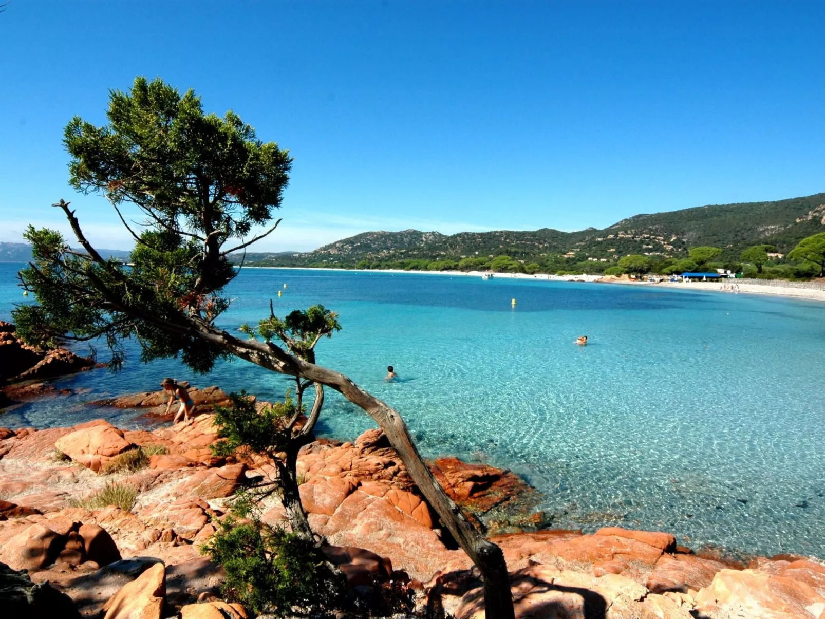 Unterkunft mit Terrasse, Klimaanlage. Schwimmbad - Buiten