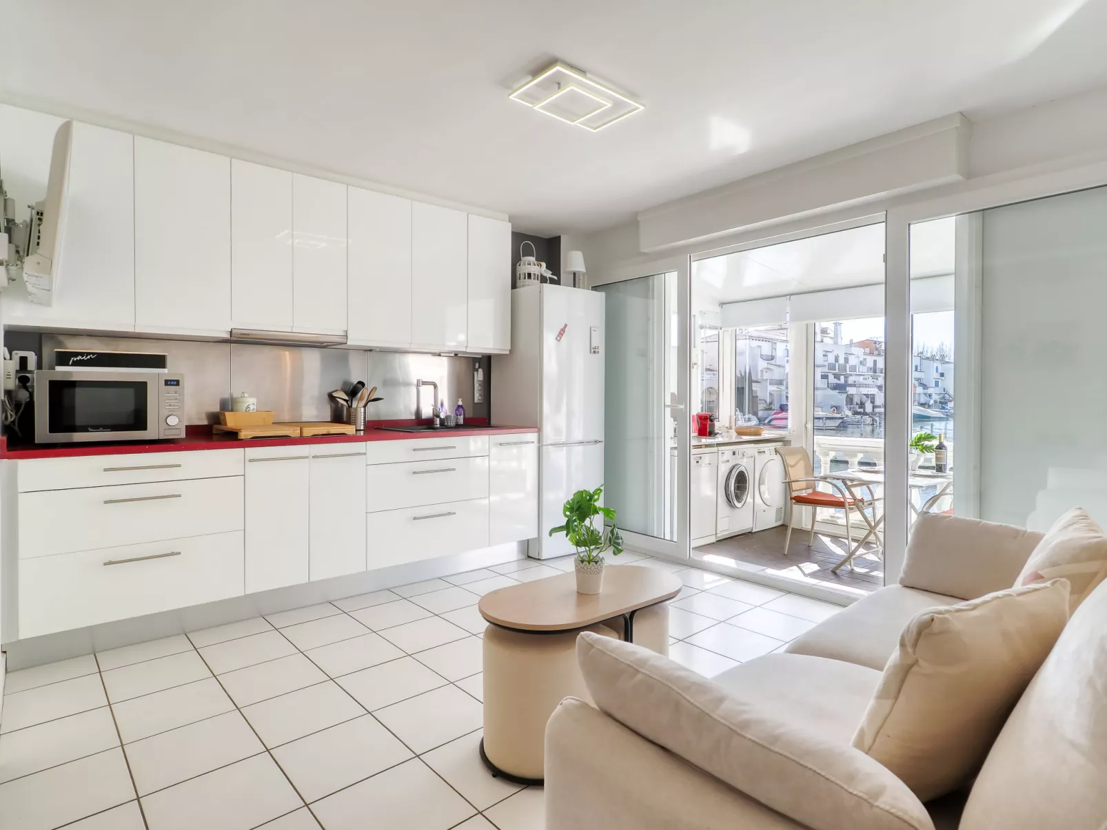 Port Empuries 31-33 - Binnen