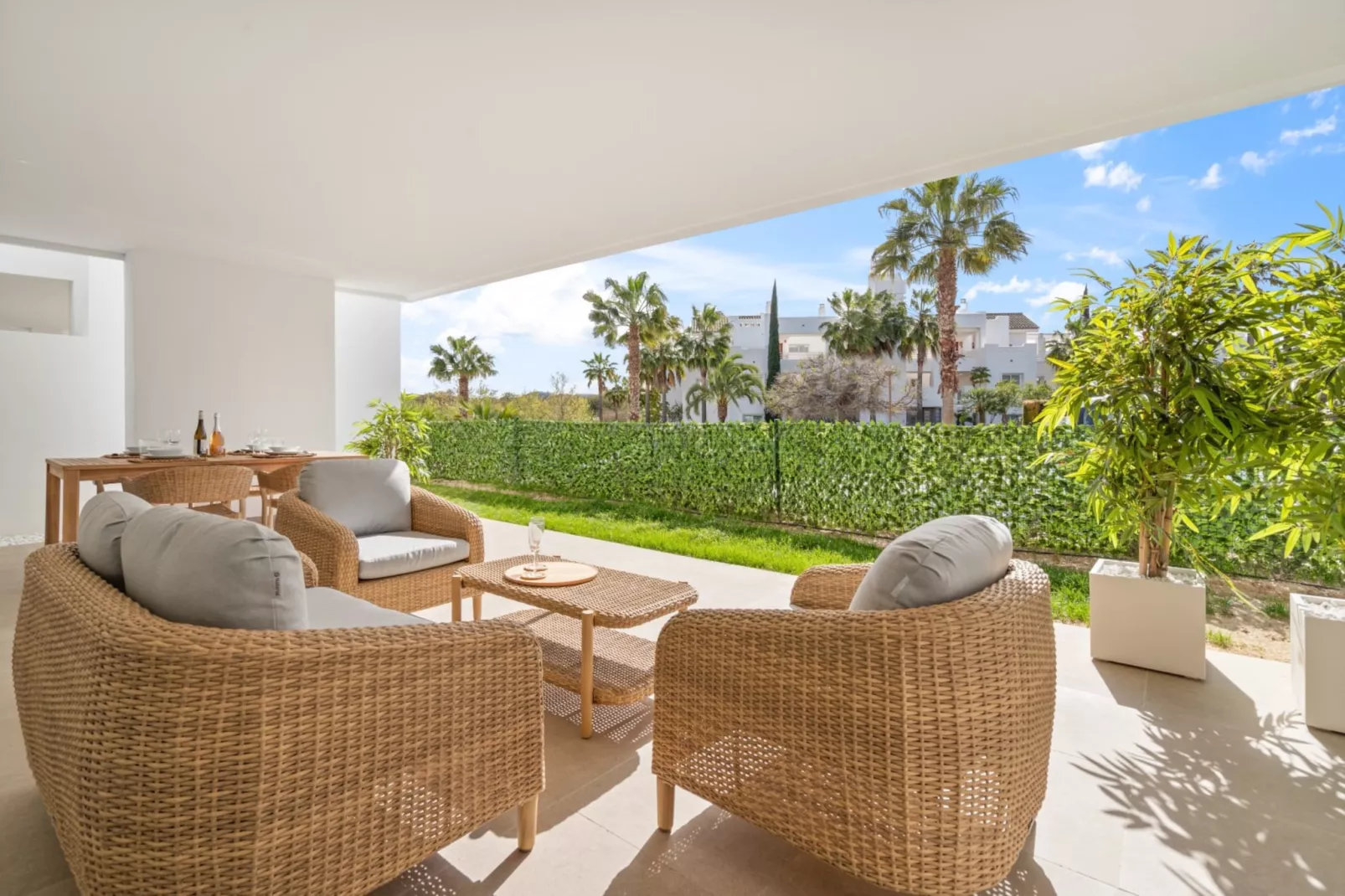 Stylish 1 bed Apartment ALZACABA LAGOON (2006) - Terrasbalkon