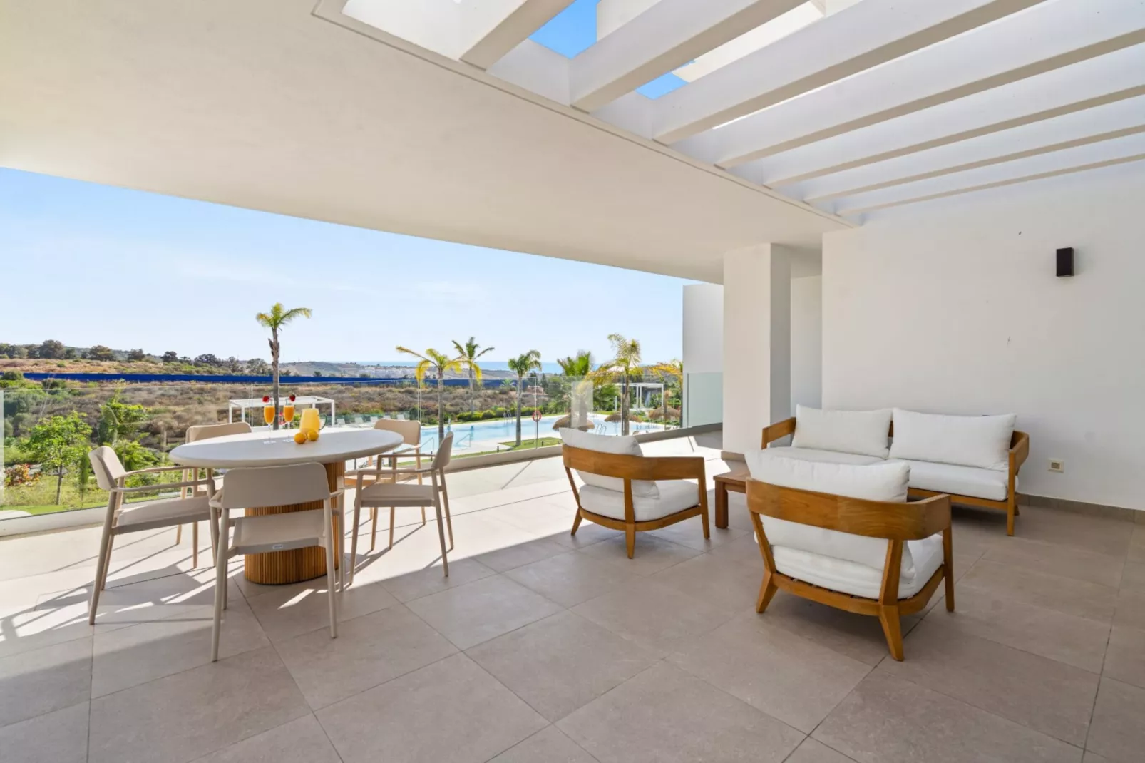 Spacious 2-bed & Solarium ALCAZABA LAGOON (2017) - Terrasbalkon