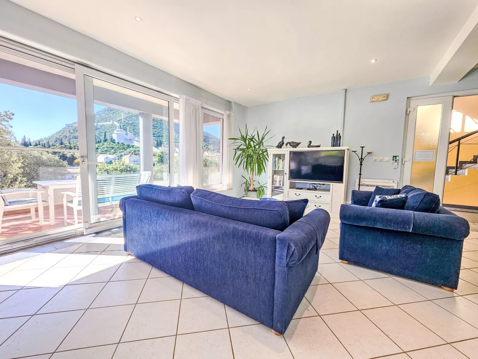 Waterfront Oasis - Binnen