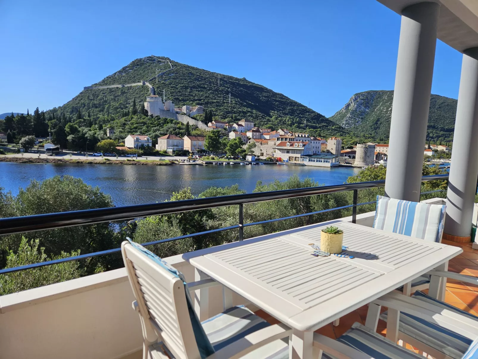 Waterfront Oasis - Buiten