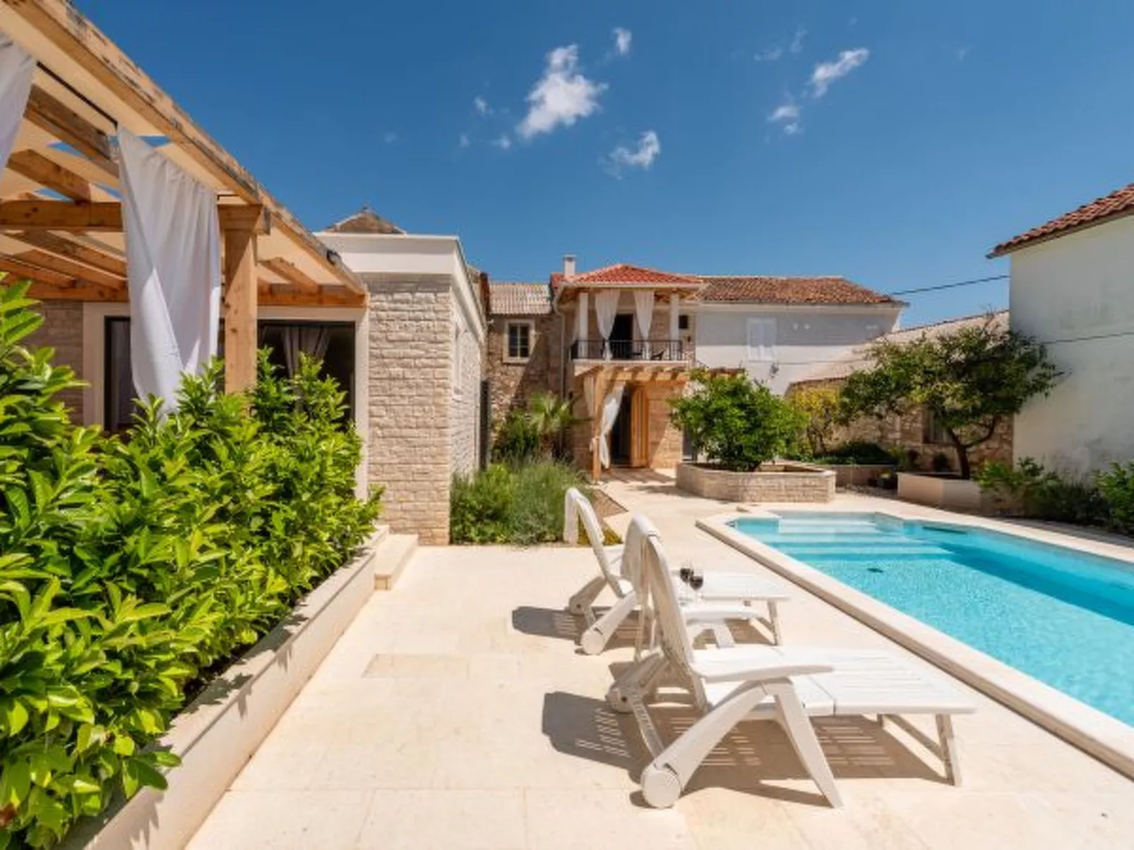 Apartment Varos 2+1 with shared pool - Image-tags.info